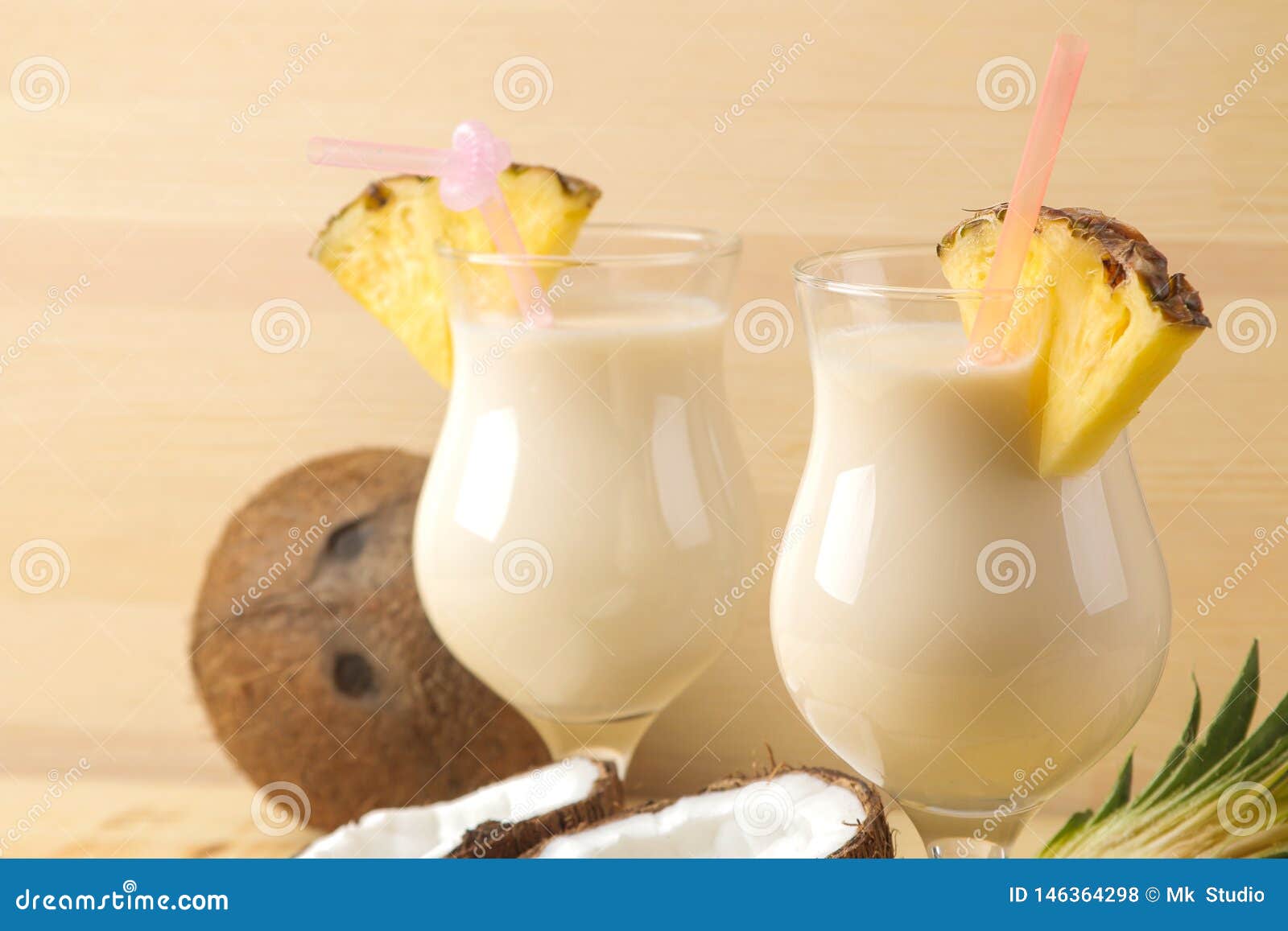 Cocktail Pina Colada Pina Colada Refreshing Summer Alcoholic Cocktail With Coconut Milk And Pineapple Juice Nearby Summer Drink Photo Stock Image Du Reception Frais