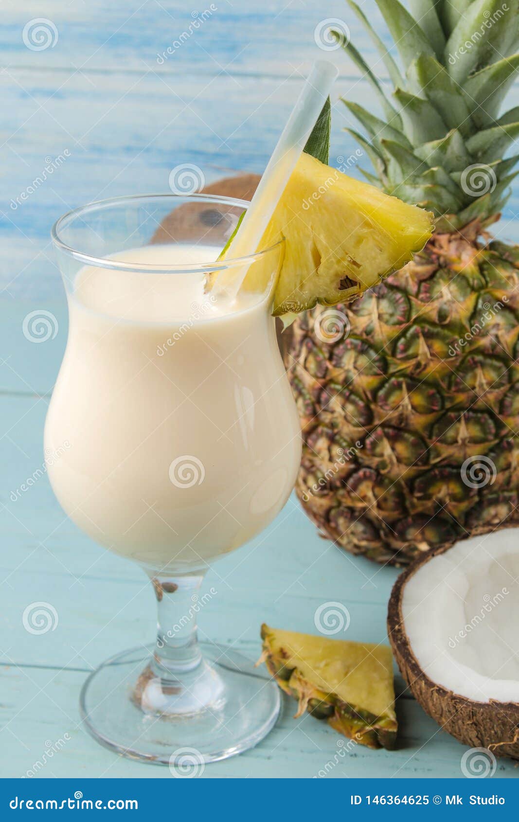Cocktail Pina Colada Pina Colada Refreshing Summer Alcoholic Cocktail With Coconut Milk And Pineapple Juice Nearby Summer Drink Image Stock Image Du Cocktail Glace