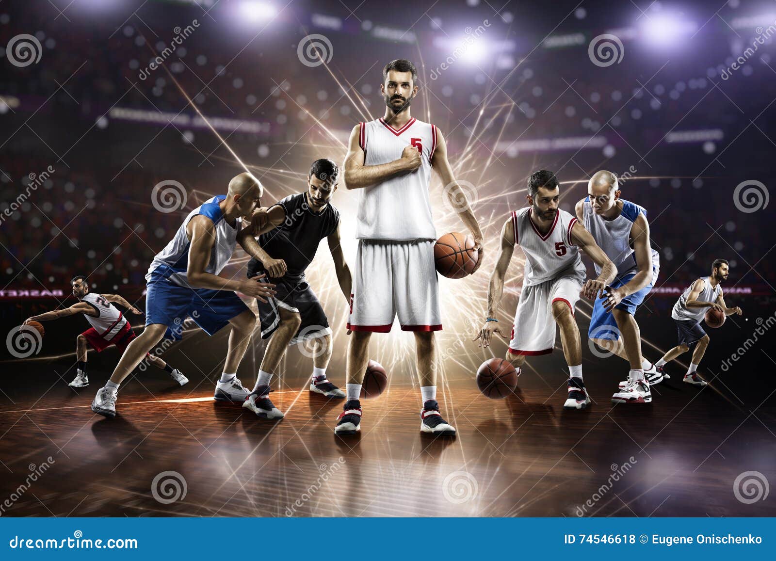 Jogadores de basquete na grande arena profissional durante o jogo