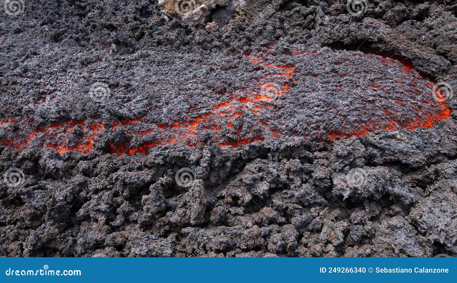 colata di lava in dettaglio - etna,sicilia