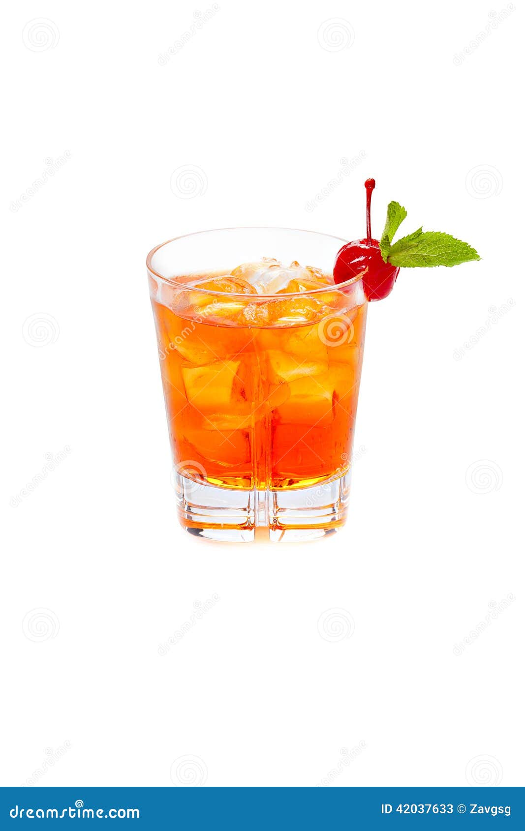 Cold alcoholic cocktail stock image. Image of frozen 42037633
