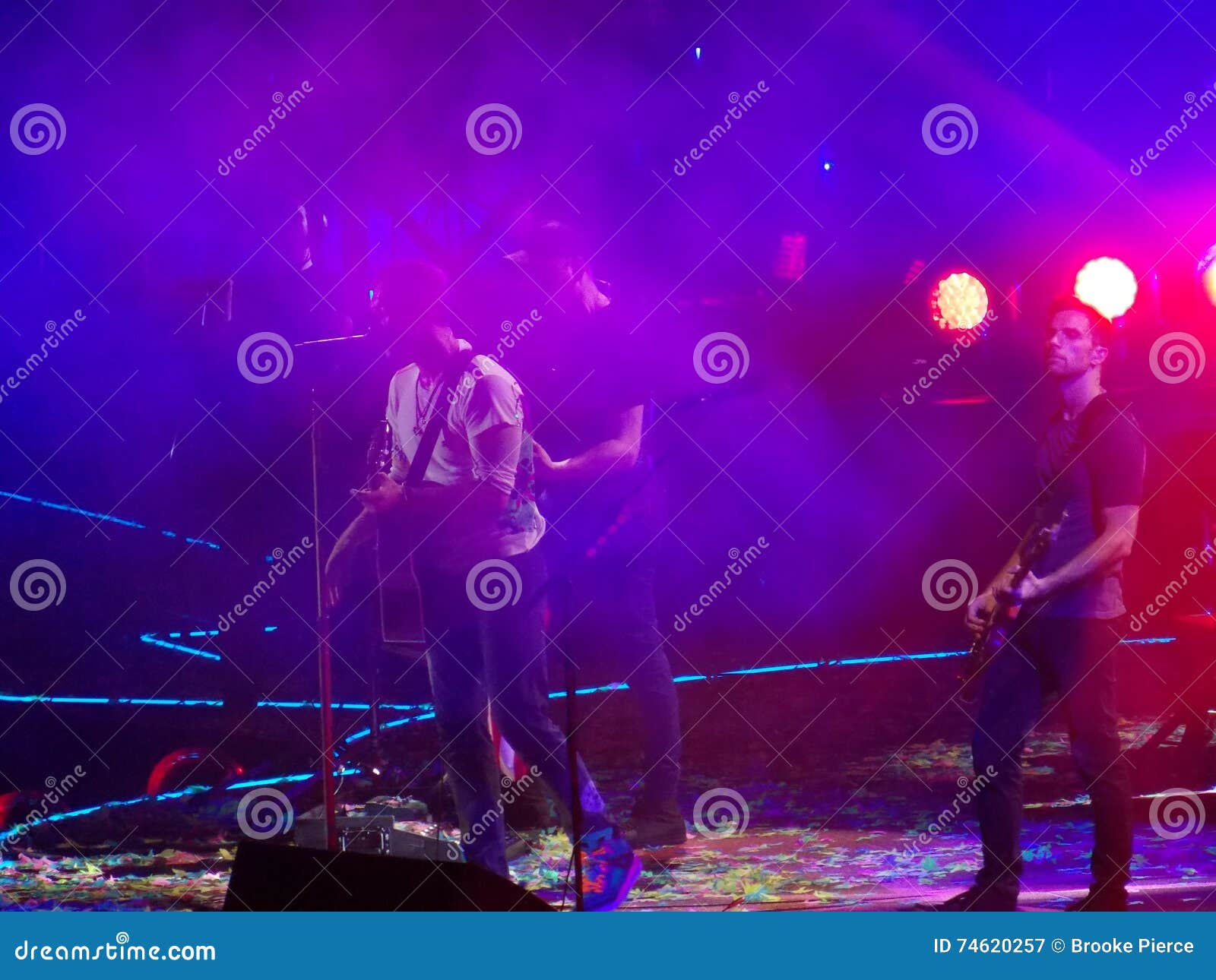Coldplay in Concert editorial photography. Image of band 74620257