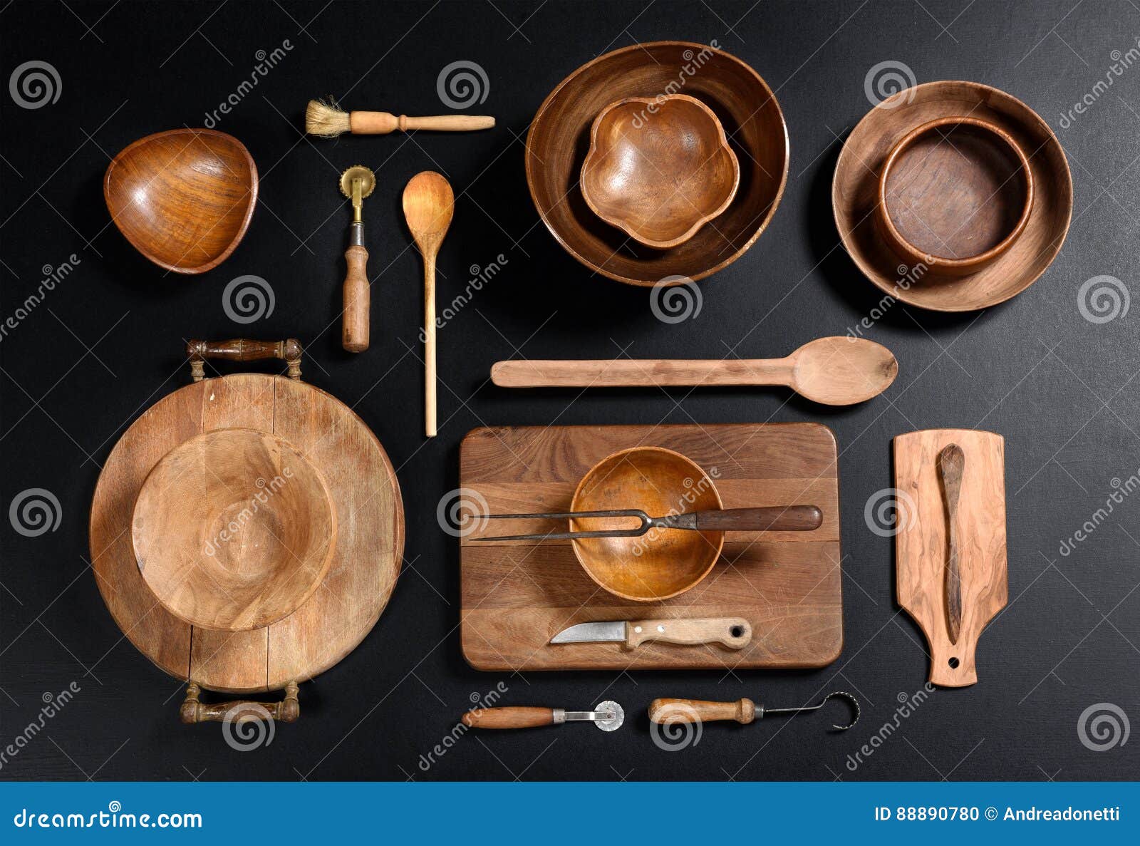 Colección De Cuencos Y De Utensilios De Madera De La Cocina Foto de archivo  - Imagen de pasteles, herramientas: 88890780