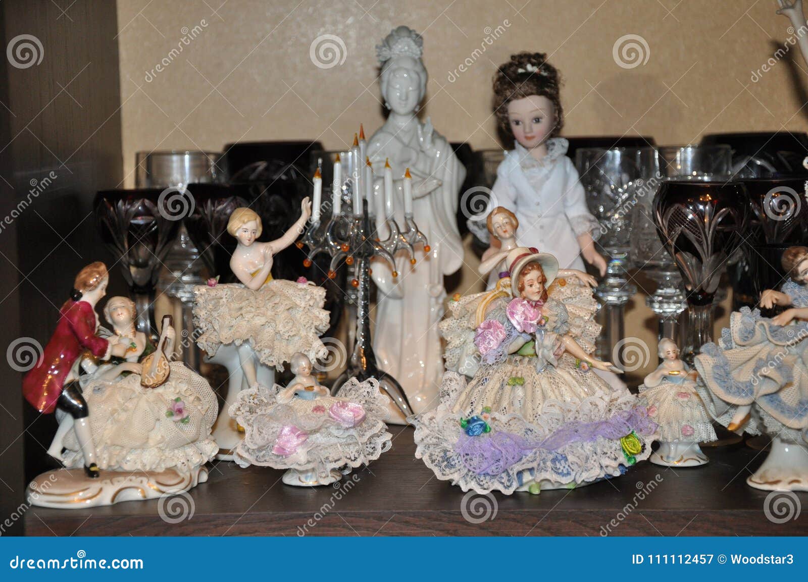 Colección De Muñecas De La Porcelana Imagen de archivo - Imagen de porcelana, muñecas: 111112457