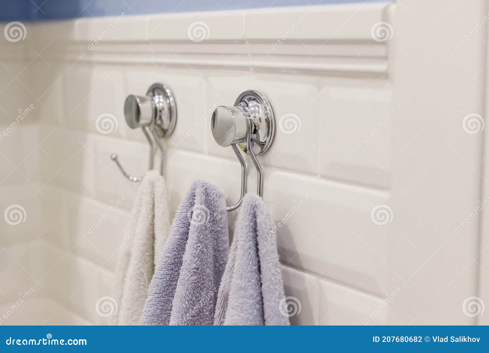 Colgador Metálico Pegajoso Toallas Para Baño Alicatado Pared No Requiere  Perforación Pared Foto de archivo - Imagen de decorativo, sitio: 207680682