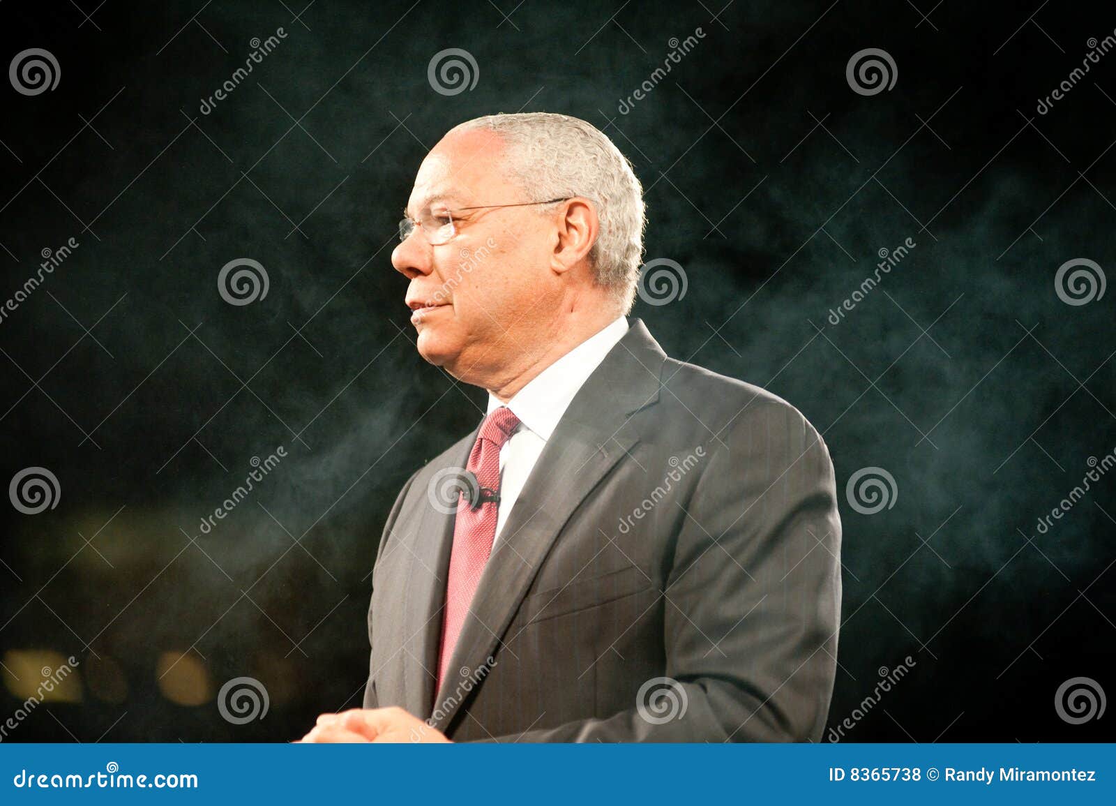 Colin Powell. 24 2009年Arco竞技场加州加利福尼亚colin 2月将军获得有动机powell萨加门多研讨会告诉