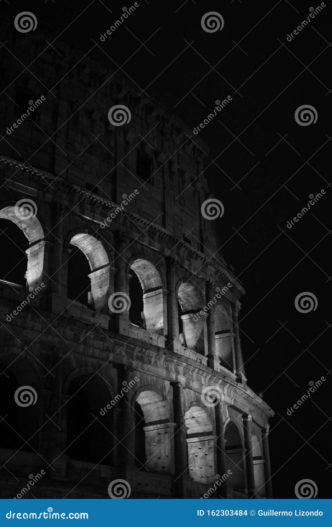 the coliseo of rome at night in black and white