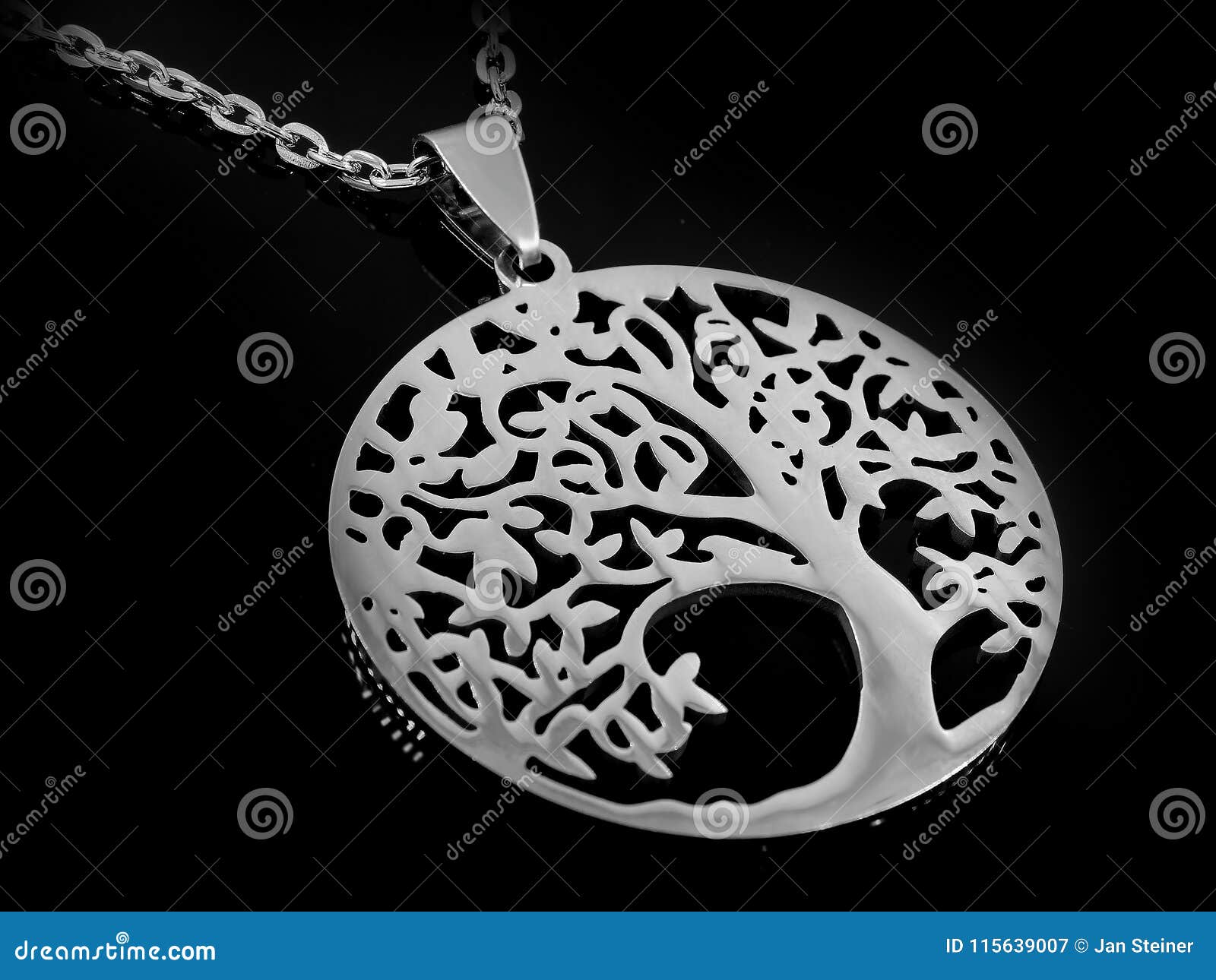 Collar, Colgante Para Las Mujeres - árbol Del Símbolo De La Vida - Inoxidable Imagen de archivo - Imagen de blanco, vida: 115639007