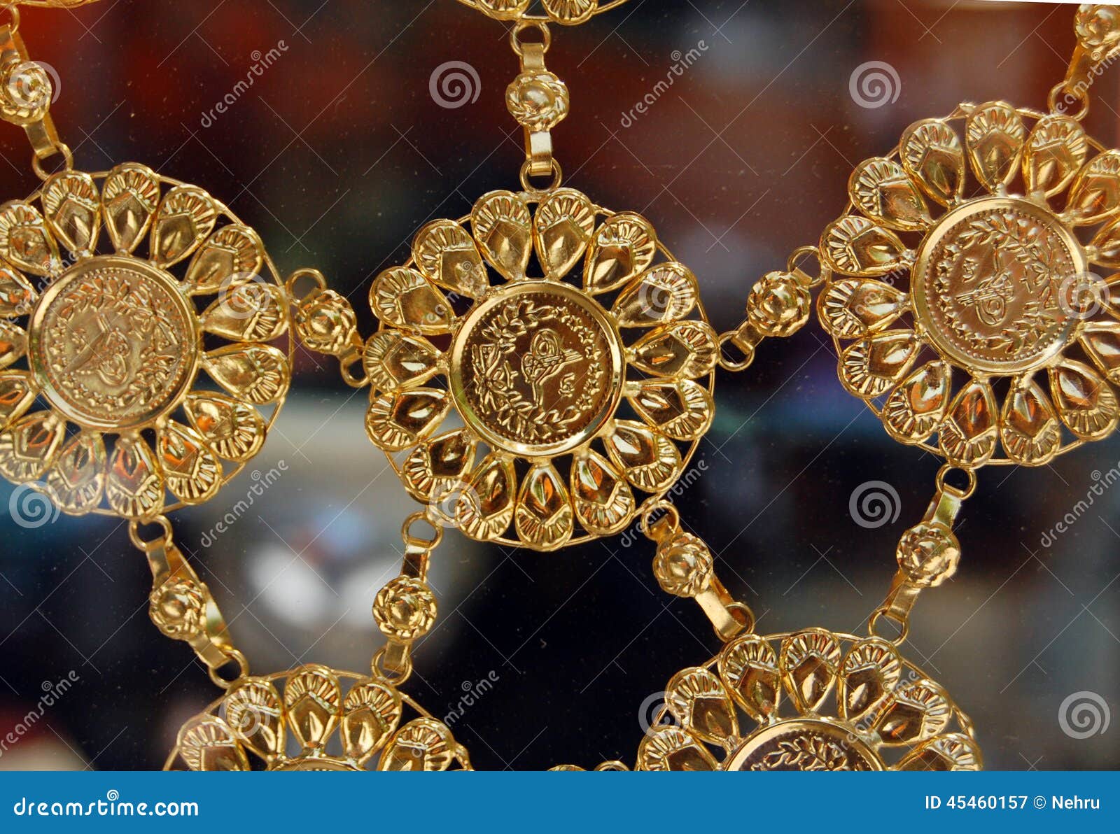 De Oro Con Monedas De Oro Imagen de archivo - Imagen de joya, regalo: 45460157