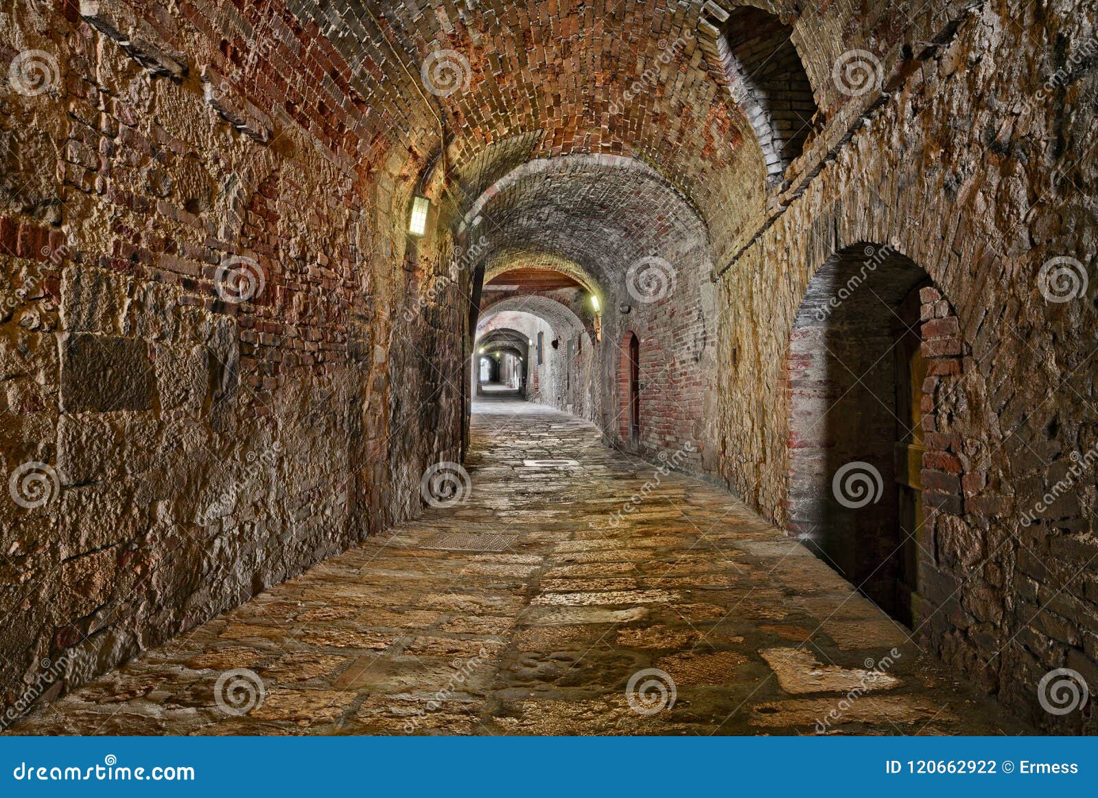 colle di val d`elsa, siena, tuscany, italy: the medieval alley v