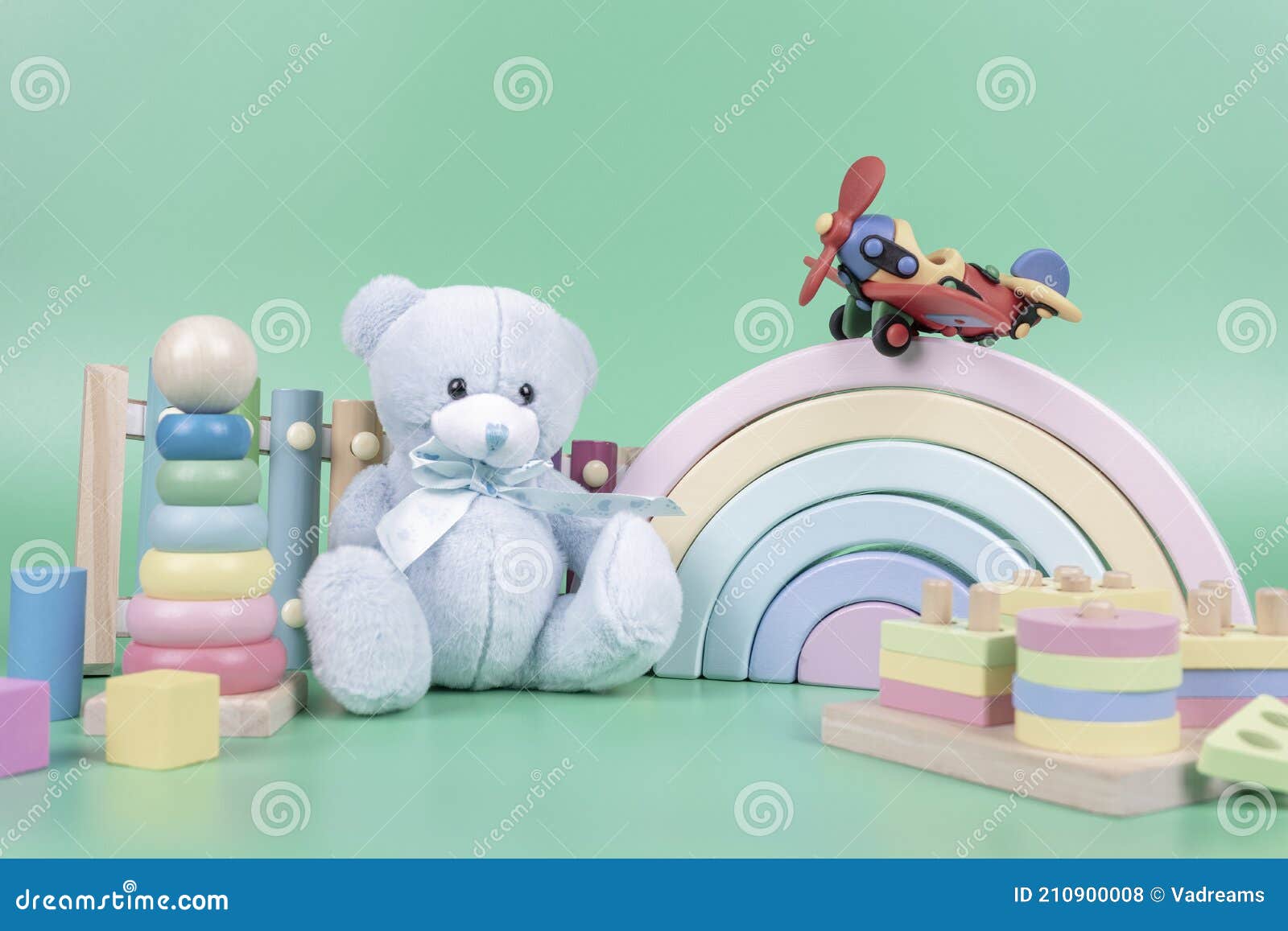 Collection De Jouets Pour Enfants. Ours En Peluche Avion Arc-en