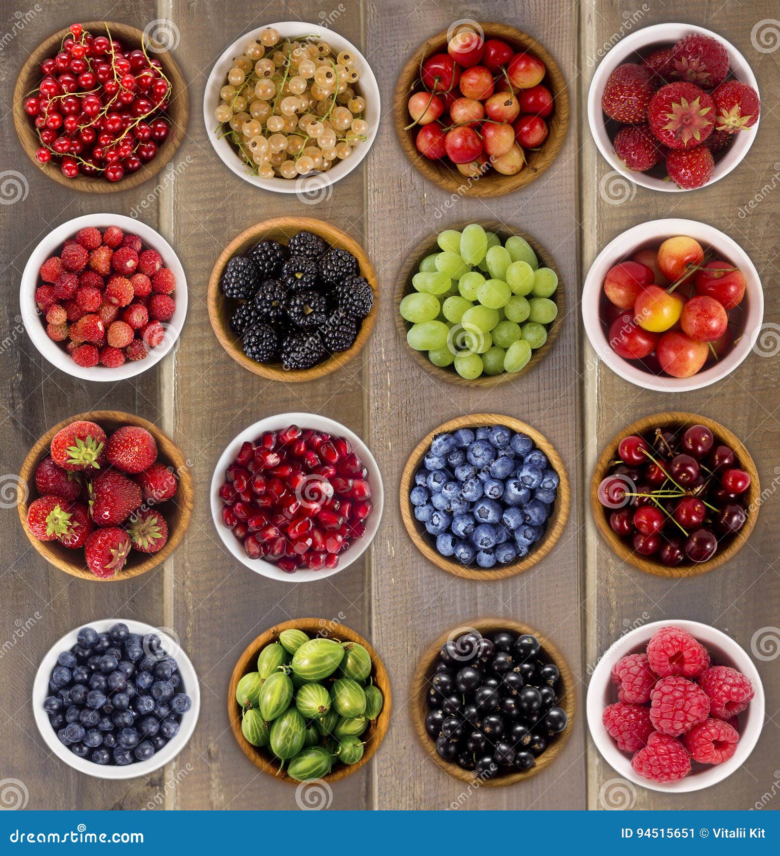 Какие ягоды фрукты в июне. Fruit assortment in the Bowl. Тонкое тесто много ягод название круглый. Как называется из ягод жидкость.