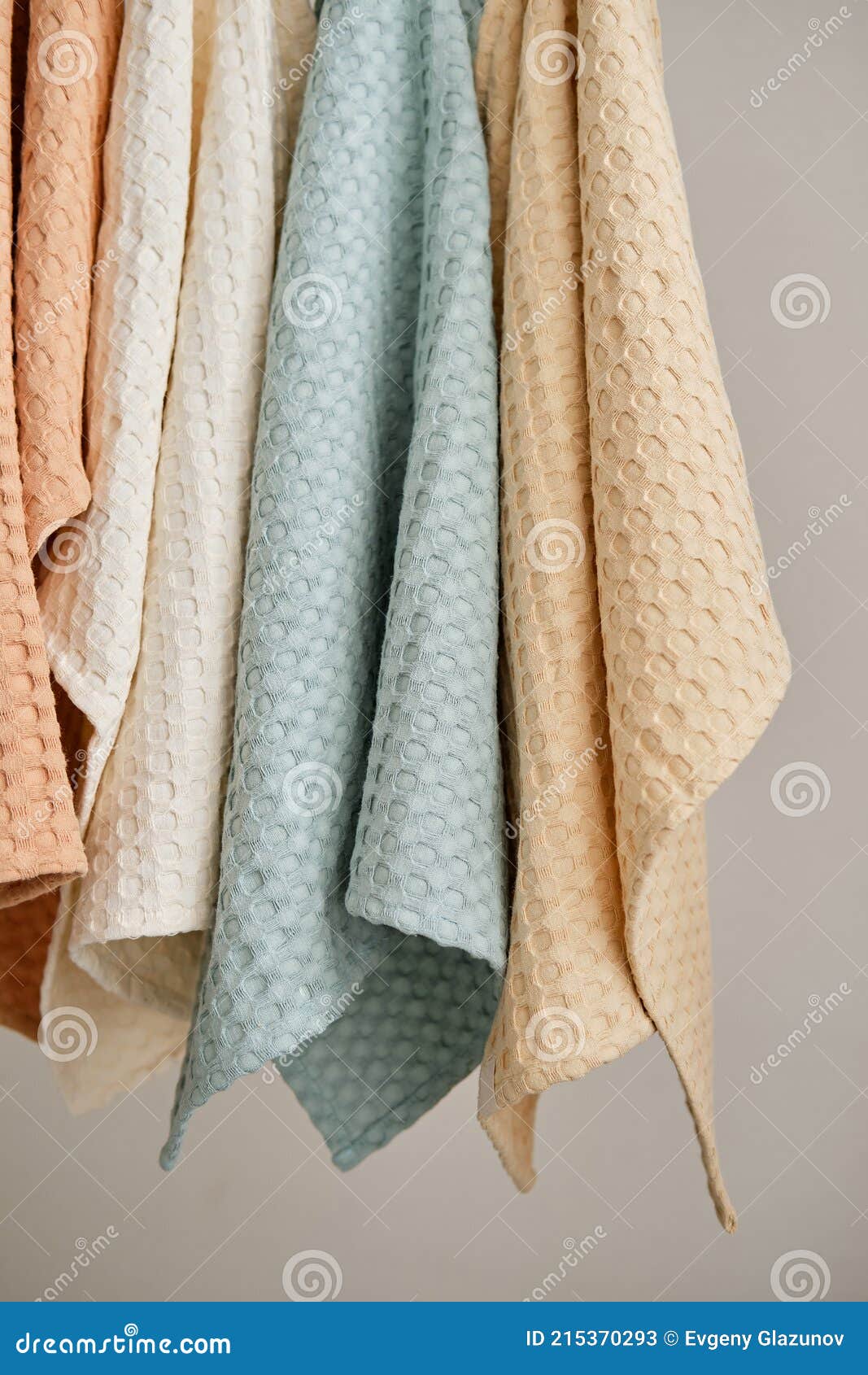 https://thumbs.dreamstime.com/z/collection-natural-muslin-kitchen-towels-hung-row-unusual-wooden-hanger-natural-soft-airy-collection-215370293.jpg