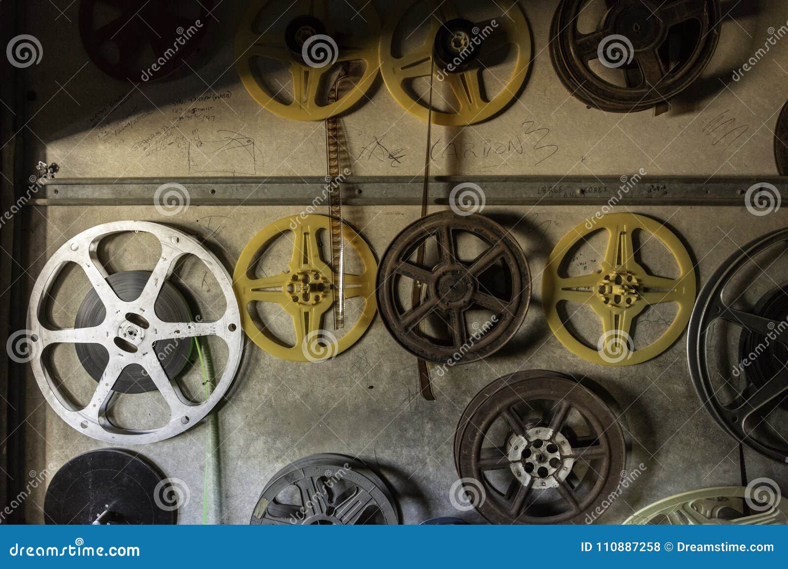 https://thumbs.dreamstime.com/z/collection-vintage-film-reels-old-time-picture-theatre-110887258.jpg