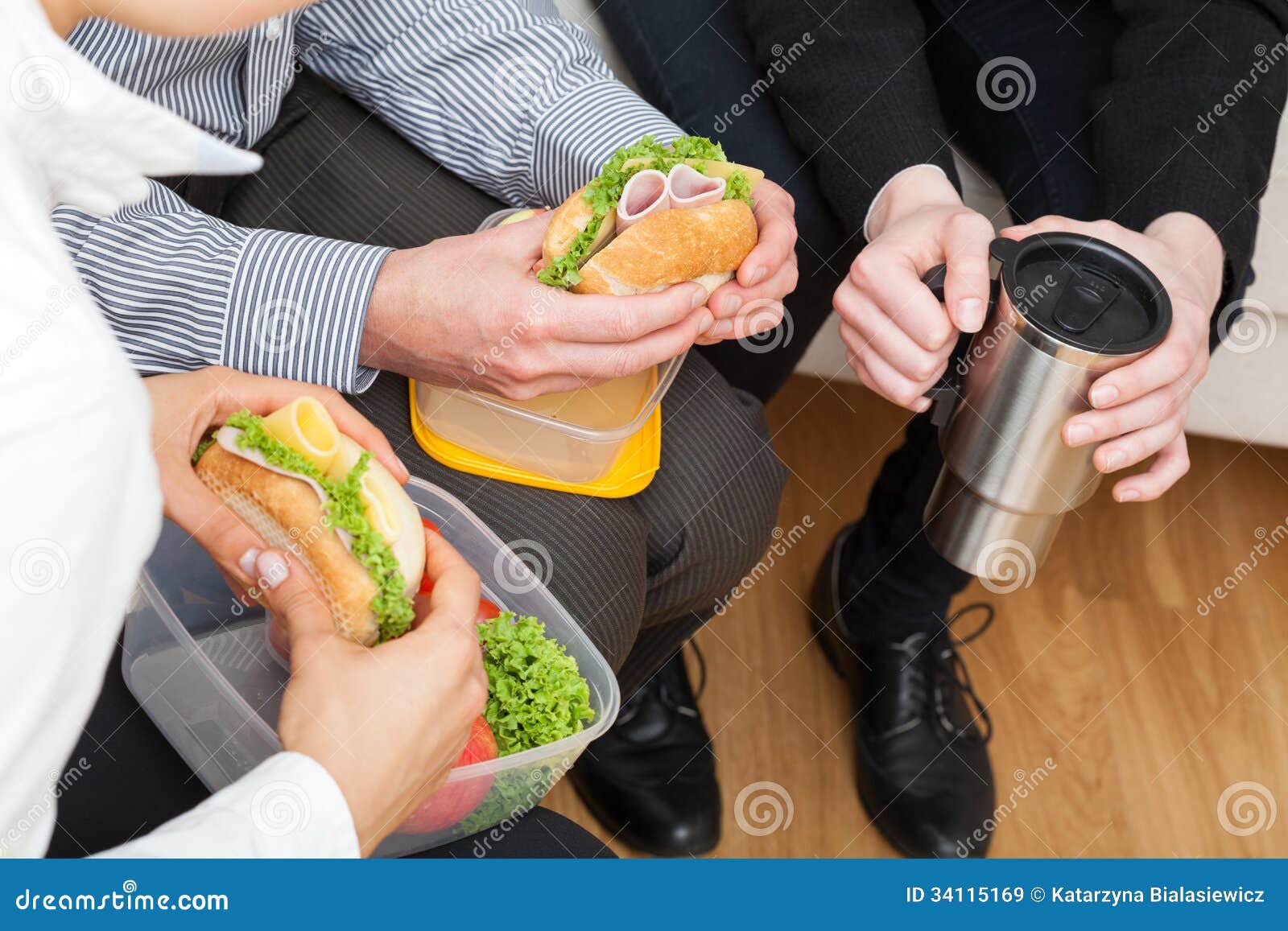 marketing Eerlijk haar Collega's Die Gezonde Lunch Eten Stock Afbeelding - Image of openlucht,  kies: 34115169