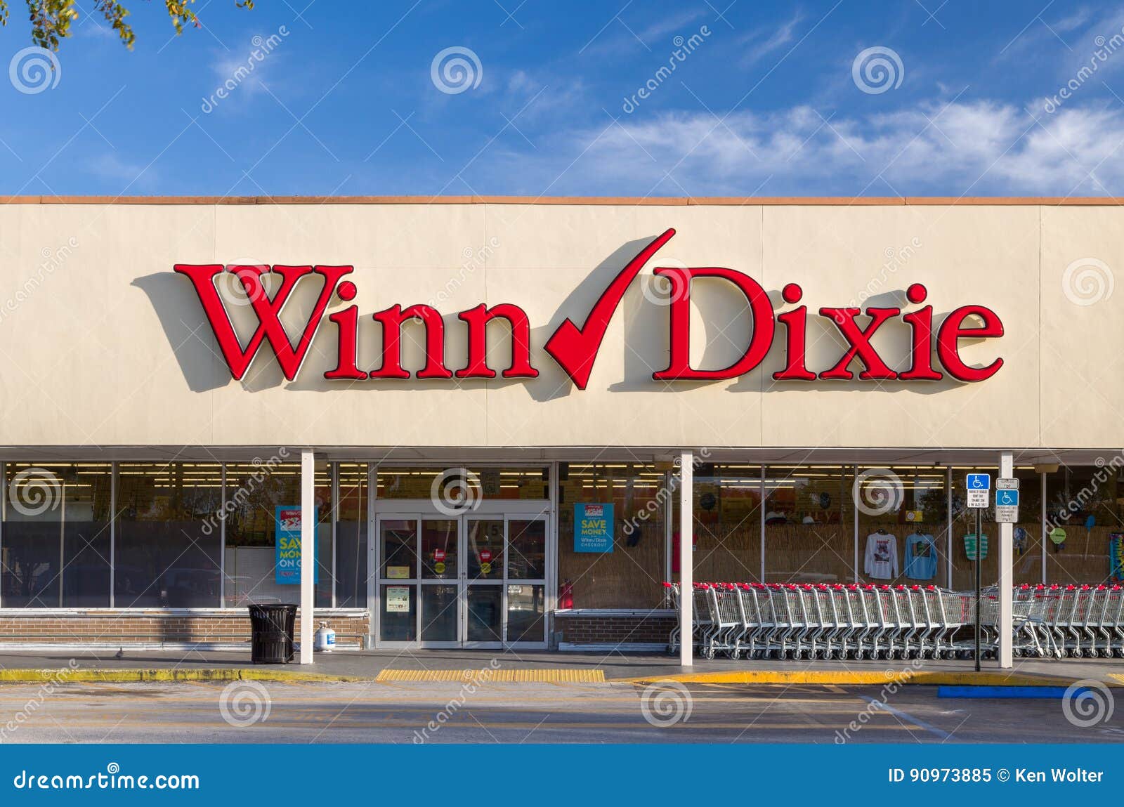 Tienda De Comestibles Winn-Dixie Imagen editorial - Imagen de consumidor,  supermercado: 90973885, image size:1600x1149