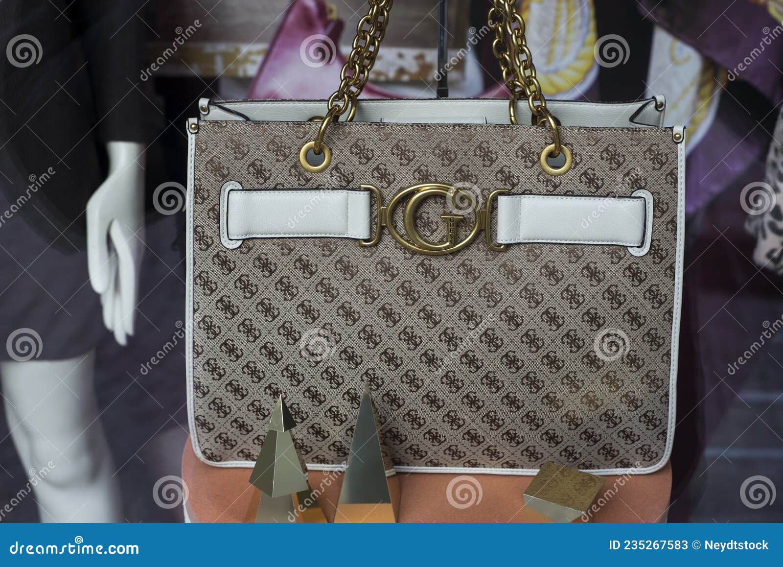 Brown Leather Hand Bag by Gucci in a Luxury Fashion Store Showroom  Editorial Stock Photo - Image of detail, commerce: 235267583