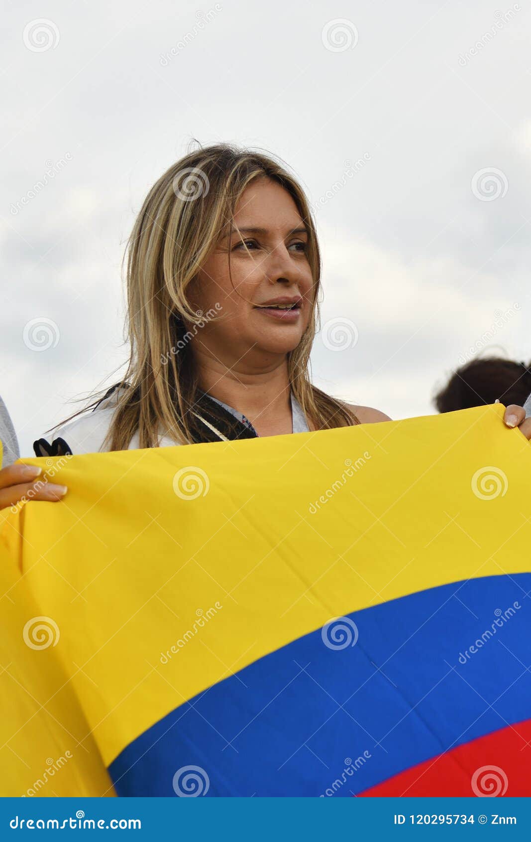 Premium Photo  Beautiful Colombian women with the Colombian flag