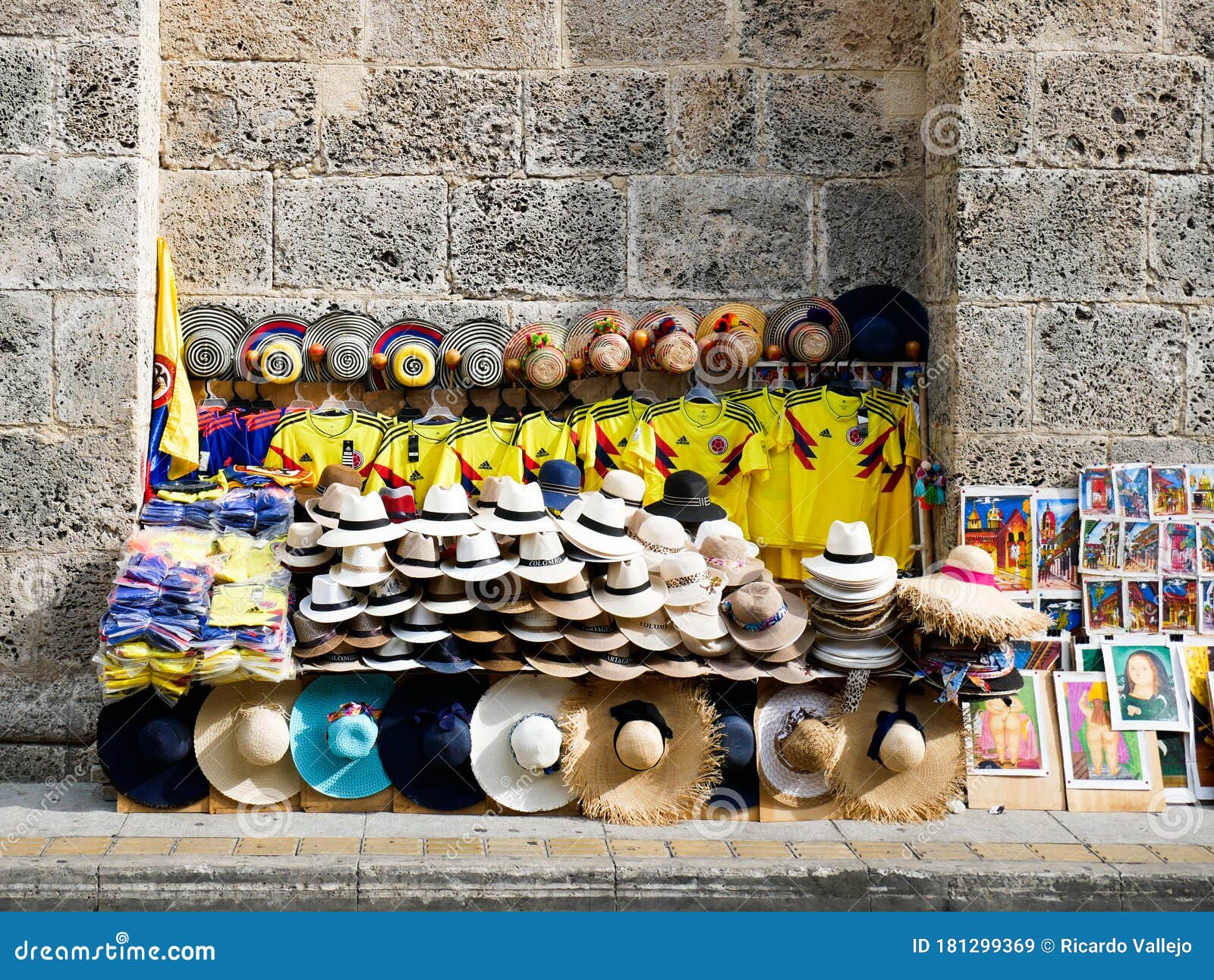 kathedraal Corporation hoed Colombian Soccer Team Shirts for Sale on a Street of Old Cartagena Colombia  with Colorful Hats and Copies of Botero Paintings Editorial Stock Image -  Image of culture, merchandising: 181299369