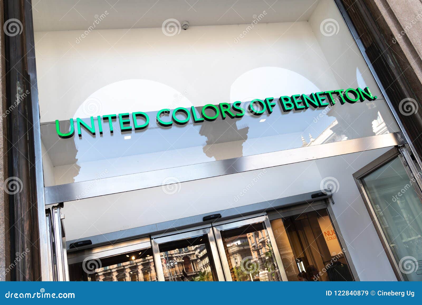 Colores Unidos Del Exterior De La Tienda De Benetton Imagen de archivo  editorial - Imagen de venta, minorista: 122840879