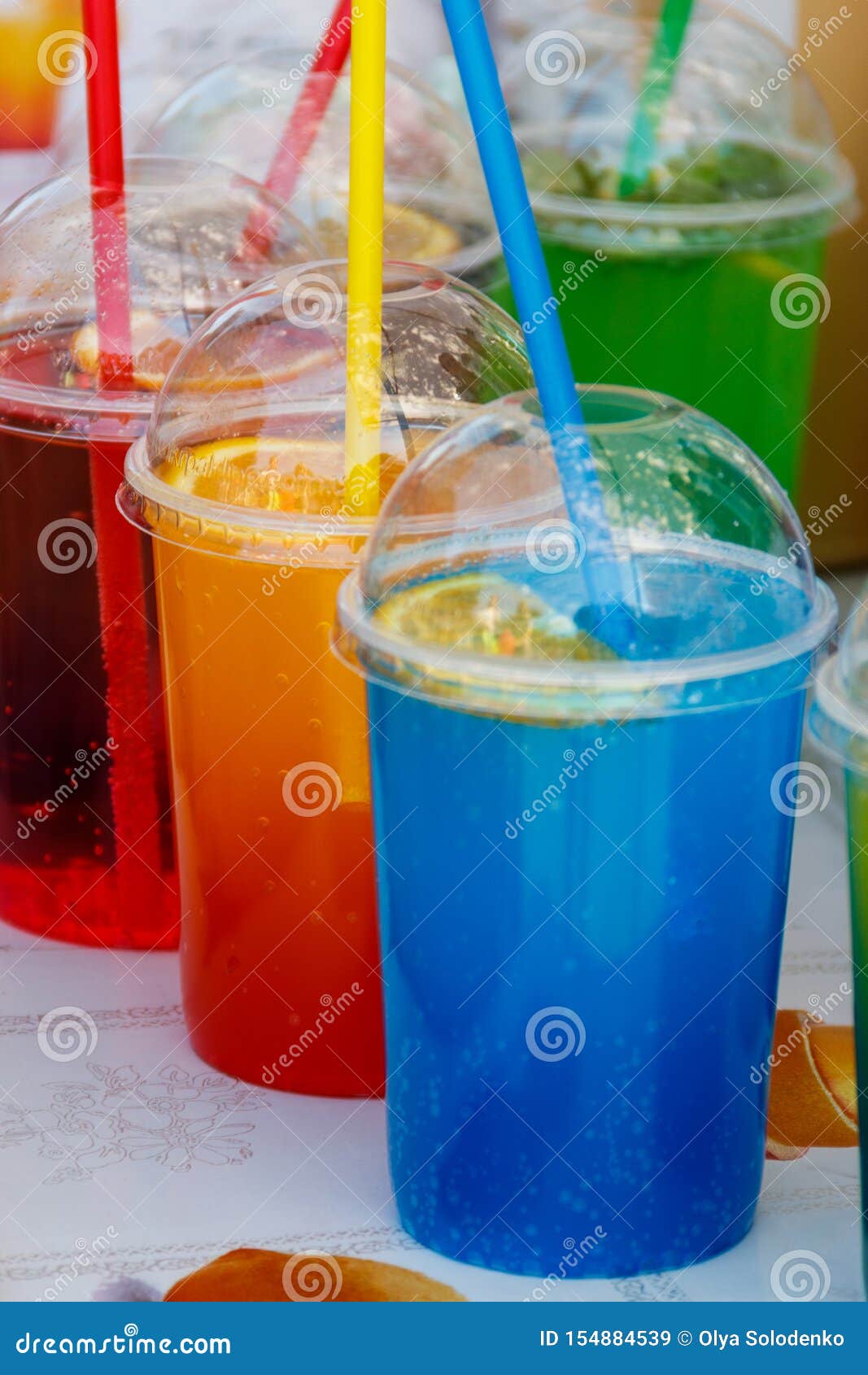 https://thumbs.dreamstime.com/z/colorful-cold-toning-cocktails-plastic-cups-cocktail-straws-154884539.jpg
