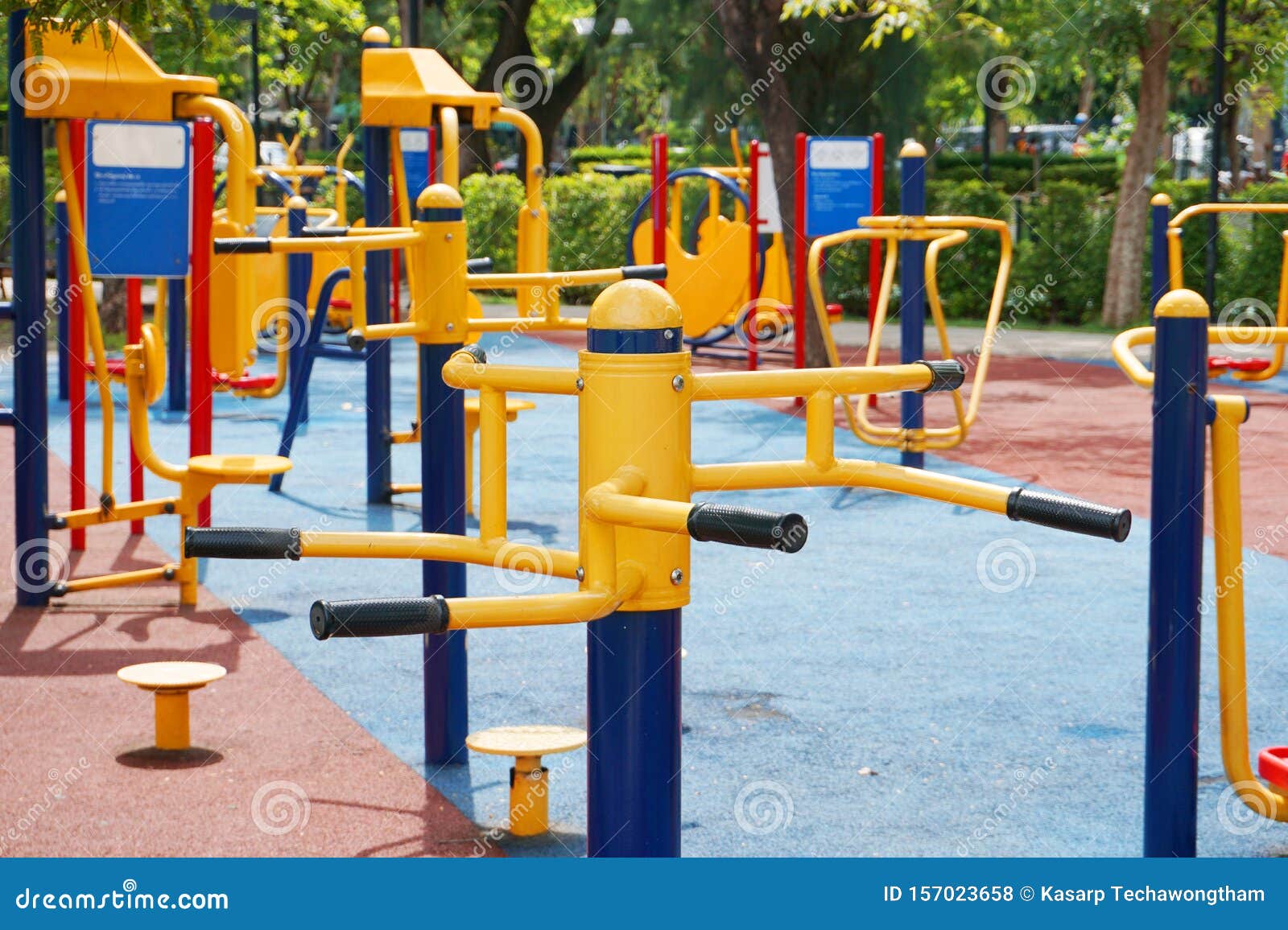 Chinese park exercise equipment hi-res stock photography and images - Alamy