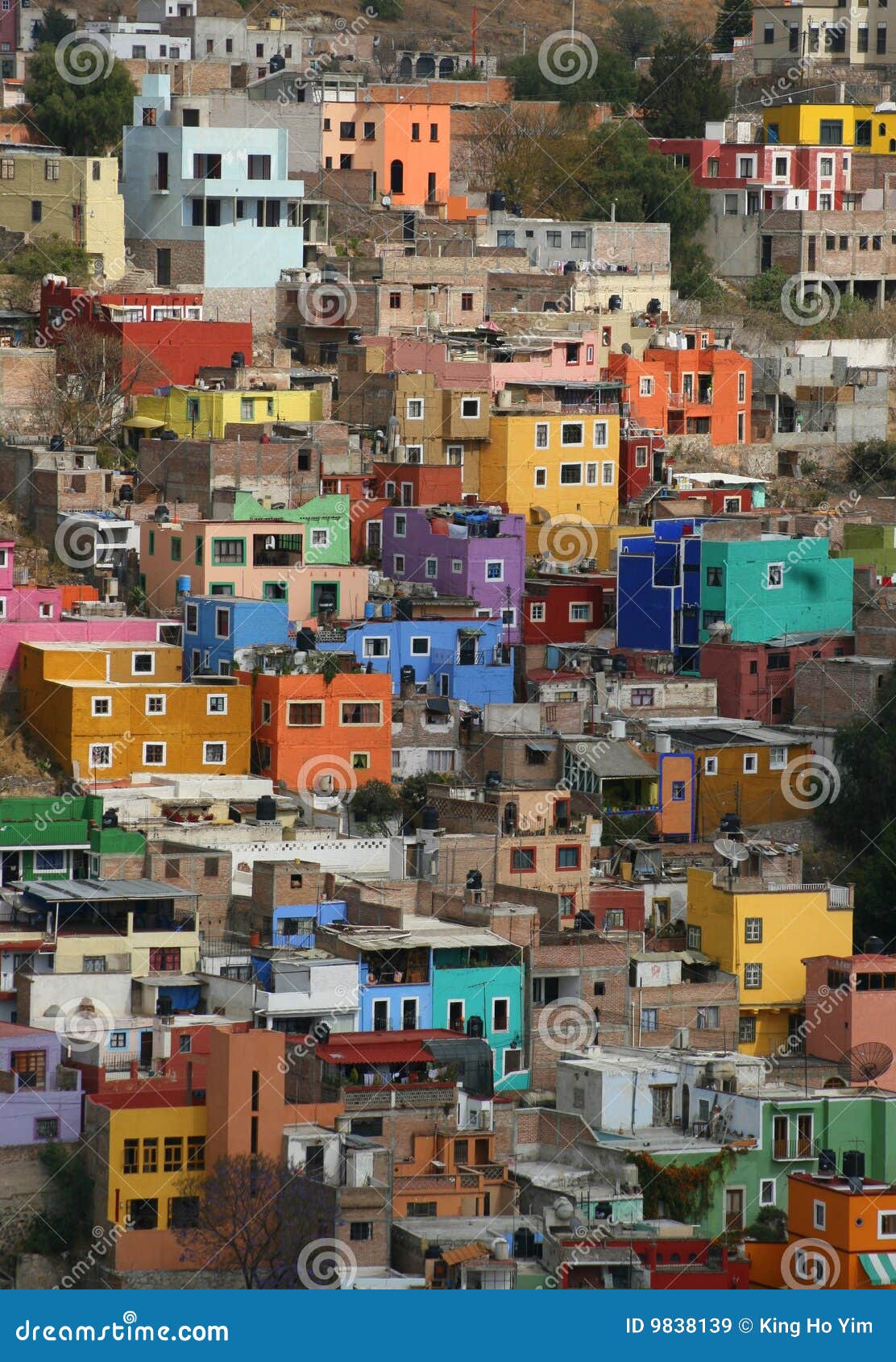 colorful houses in guanajuato