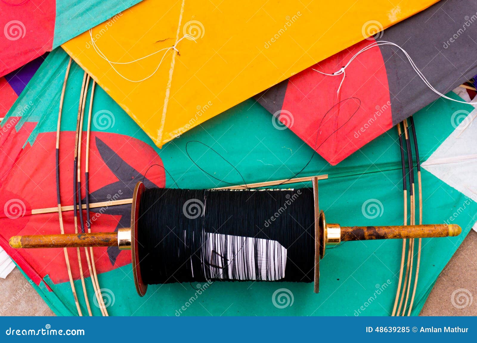 https://thumbs.dreamstime.com/z/colorful-indian-kites-string-paper-used-sport-kite-fighting-special-covered-glass-to-make-sharp-48639285.jpg