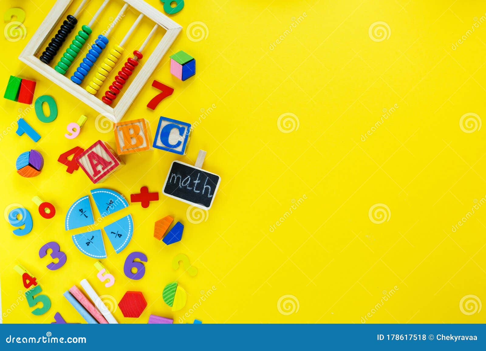Hãy sử dụng số phân và chữ cái màu sắc trên nền vàng để tạo ra một bài thuyết trình độc đáo và ấn tượng. Với các mẫu PowerPoint này, bạn có thể tạo ra những bài thuyết trình đầy màu sắc và chuyên nghiệp với chỉ vài cú nhấp chuột.