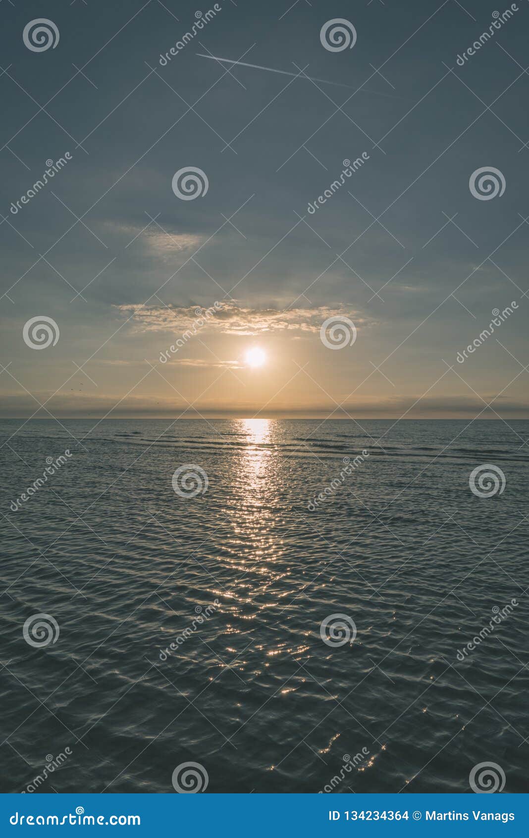 Colorful Sunset or Sunrise in the Sea - Vintage Retro Film Look Stock ...