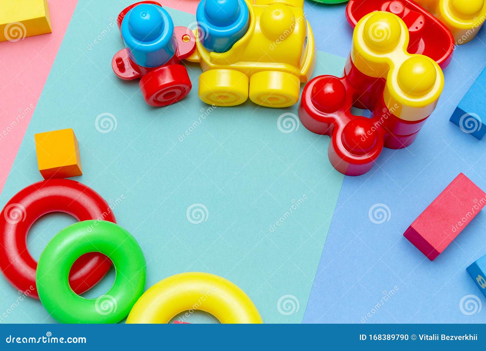 Colorido Espacio En Segundo Plano Del Patrón Educativo De Los Juguetes Infantiles En El Brillante Fondo Niños Lactantes Bebés Foto de archivo - Imagen de niños, juguetes: 168389790