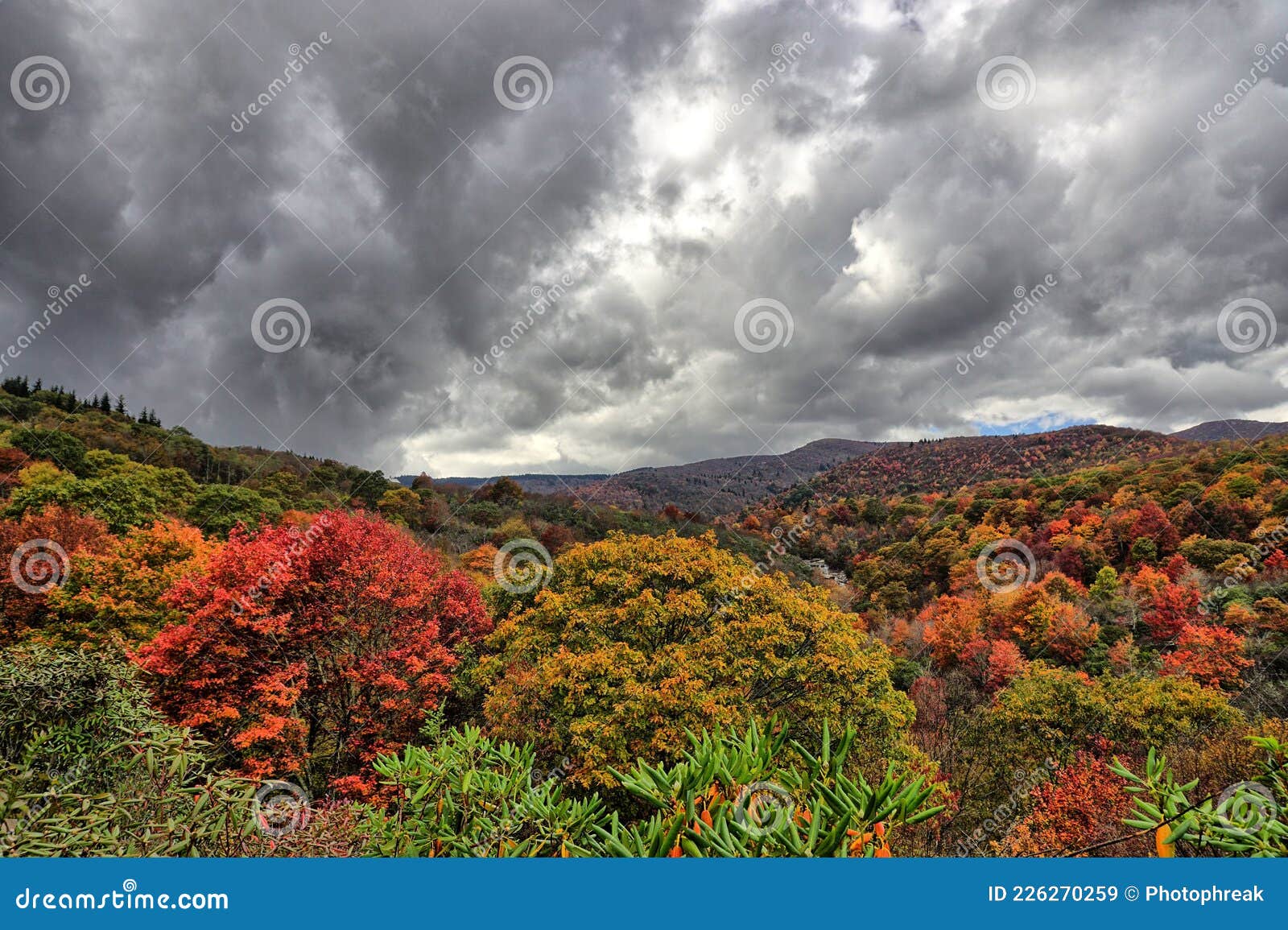 colors in mountians in fall with clouds