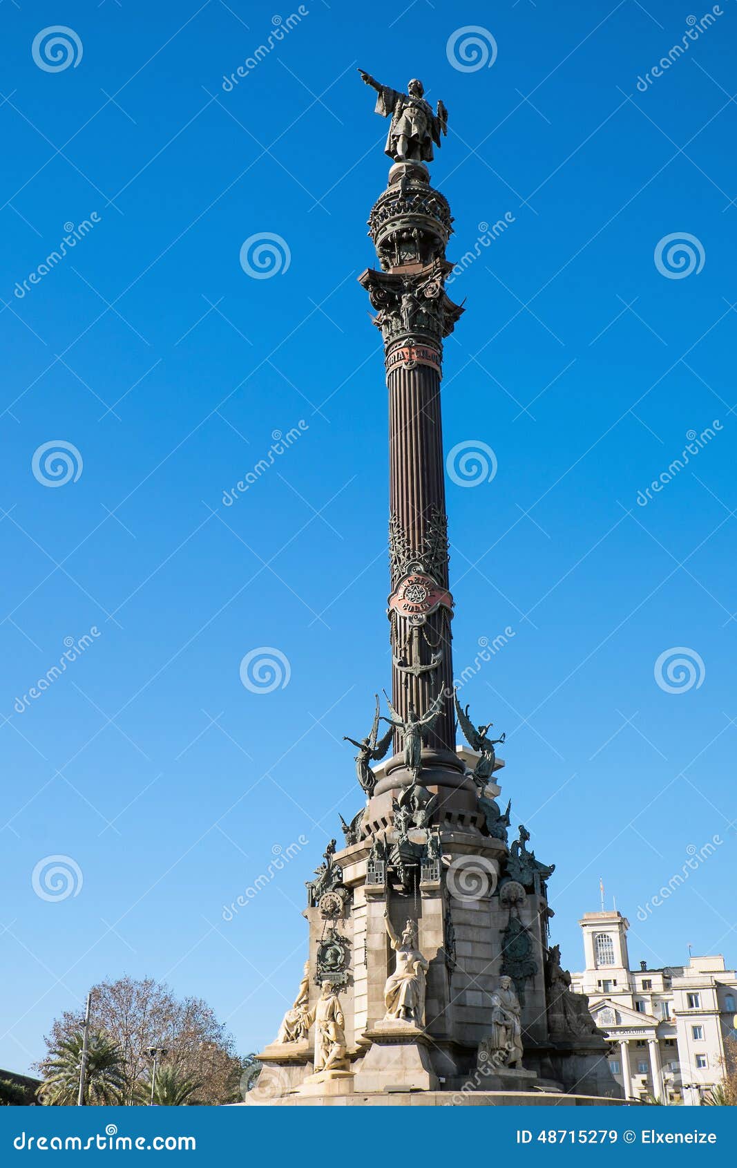 the columbus statue in barcelona