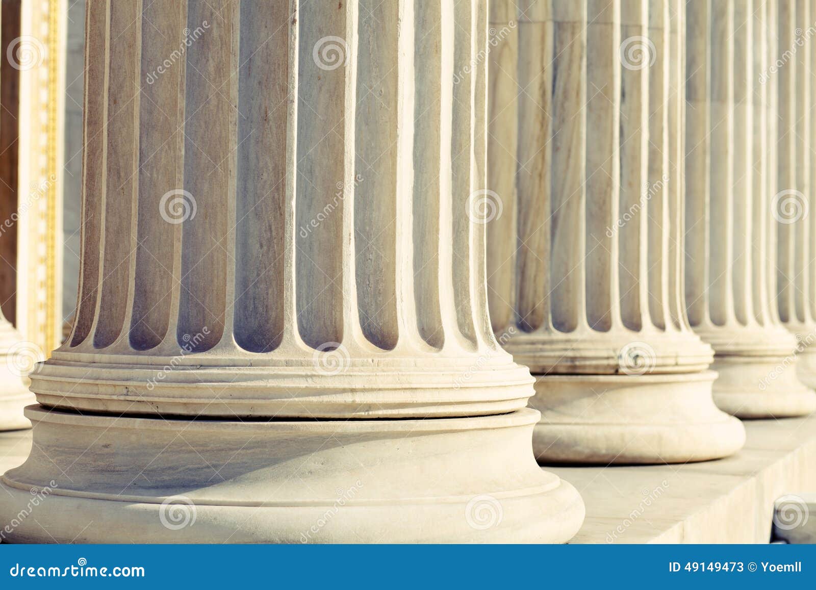 column pillars courthouse