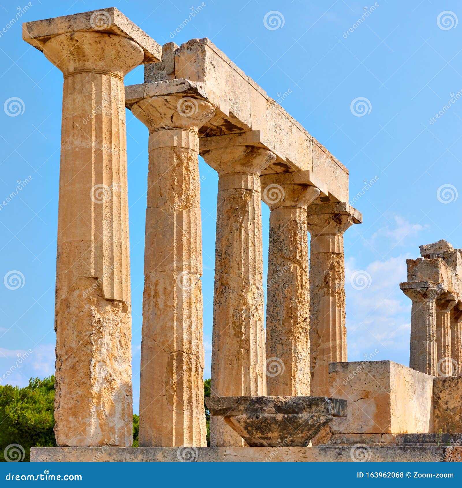 columns of temple of aphaea in aegina