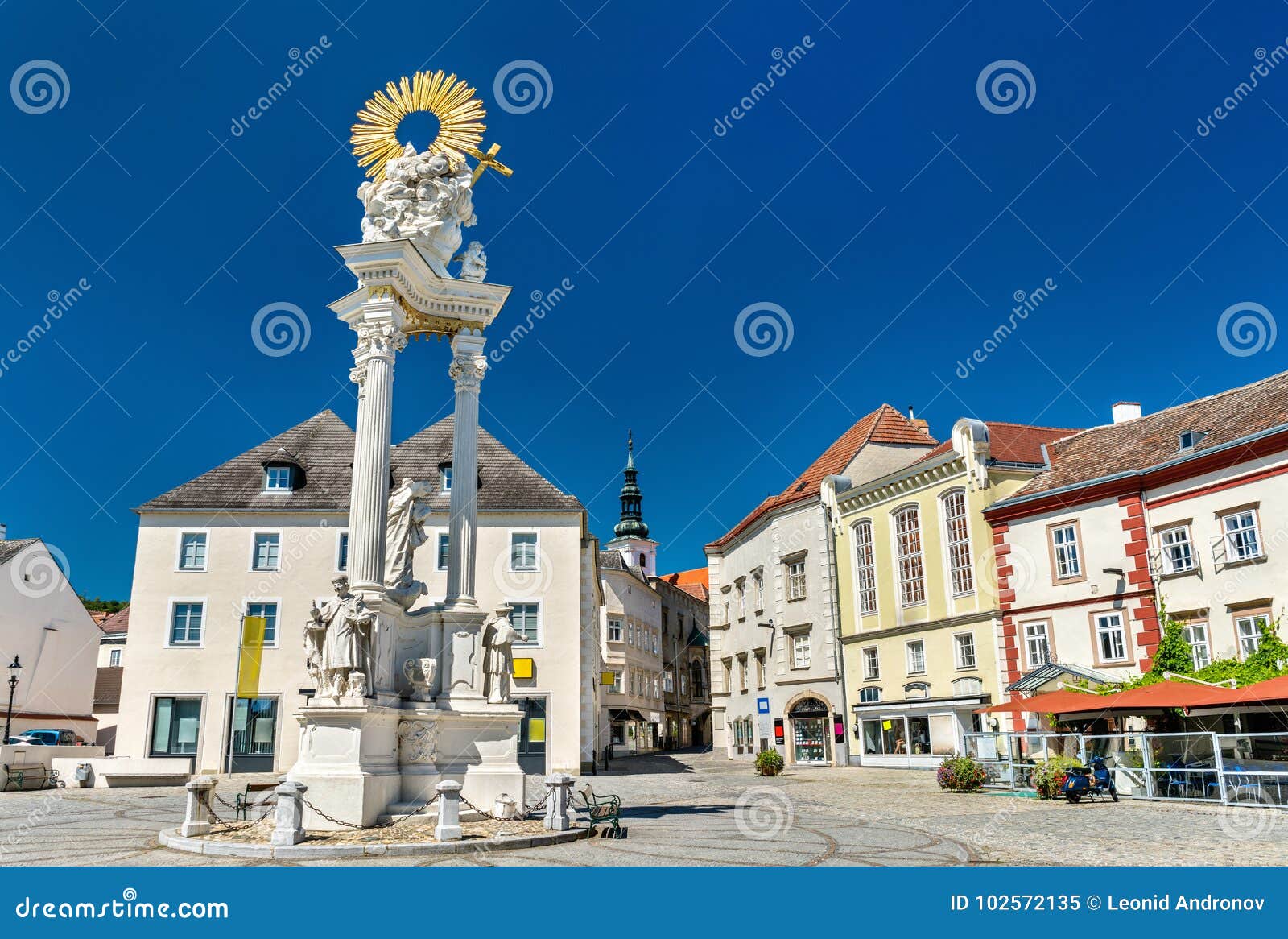 Coluna da trindade santamente em Krems um der Donau, Áustria. Coluna da trindade santamente em Krems um der Donau Vale de Wachau em Áustria