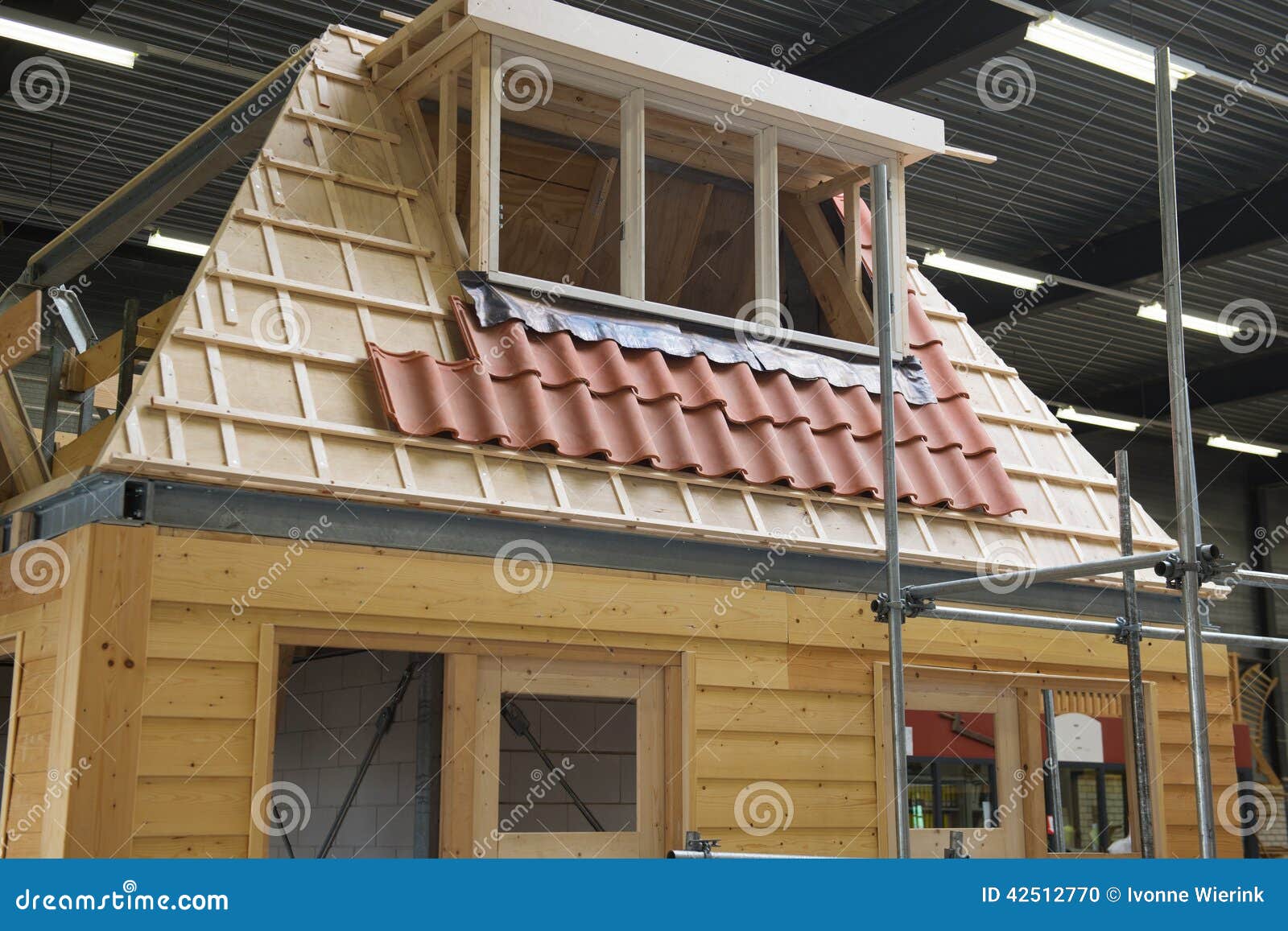 Come costruire una casa di legno fotografia stock immagine: 42512770