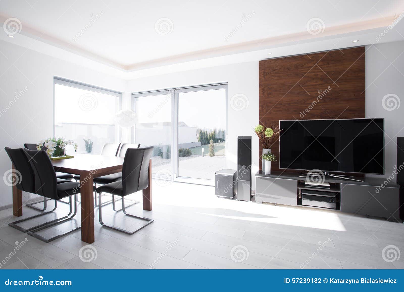 Comedor brillante foto de archivo. Imagen de sillas, silla - 57239182