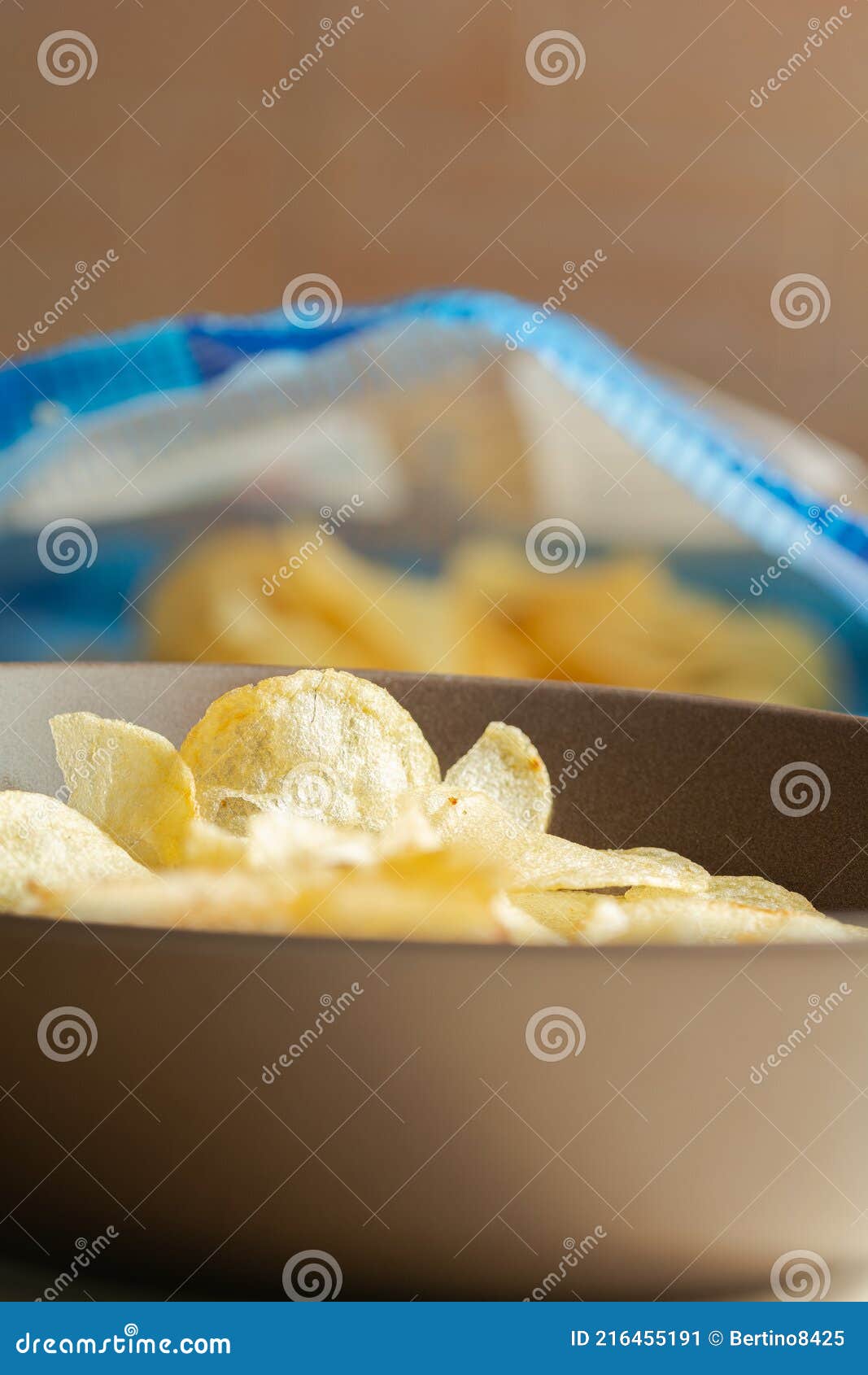 Comida con chips salados imagen de archivo. Imagen de vida 216455191