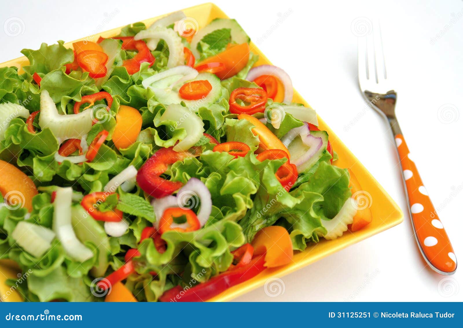 Comida Del Detox Con Las Verduras Crudas En Una Placa Imagen de archivo -  Imagen de cure, lechuga: 31125251