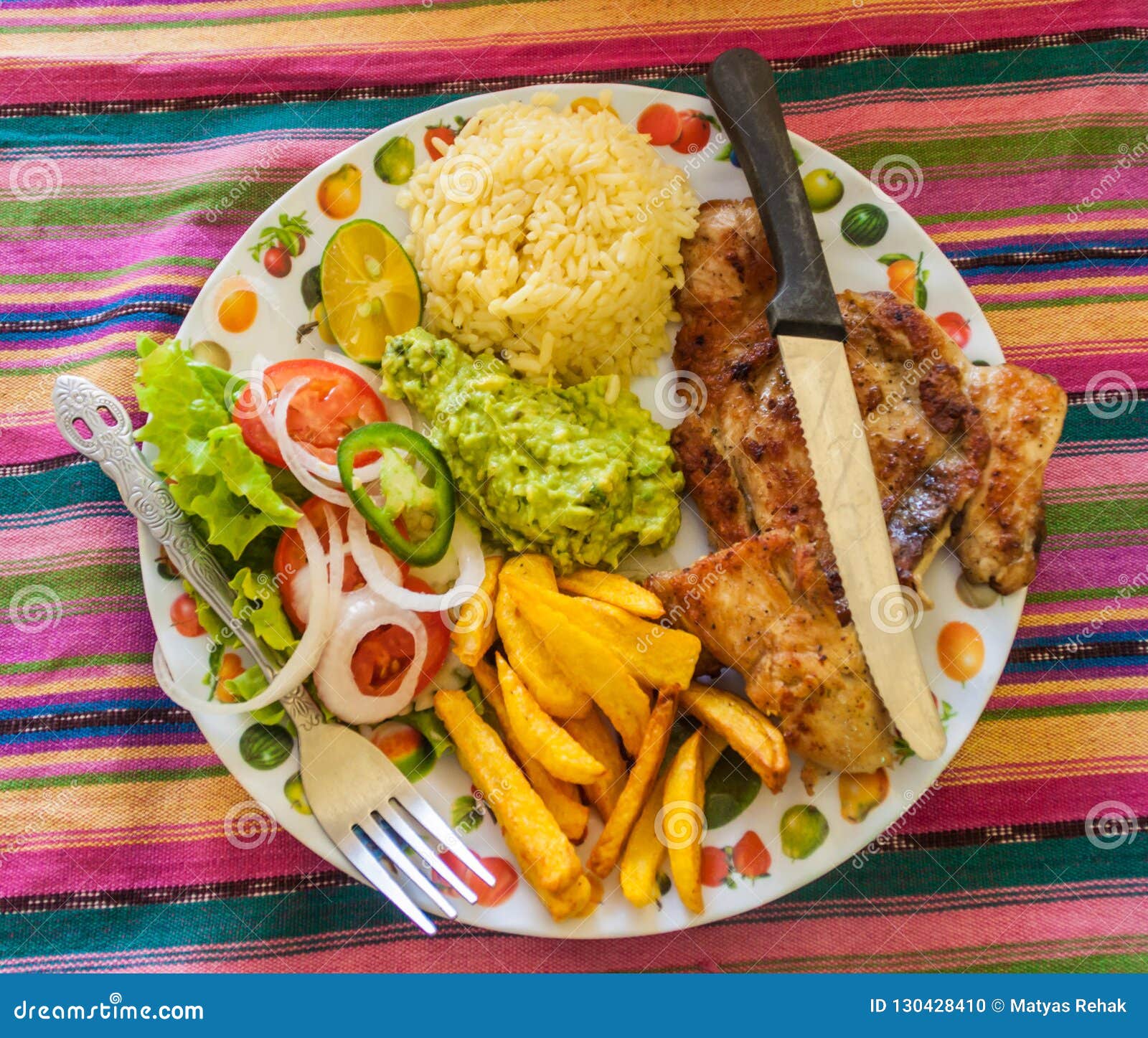 Comida En Un Restaurante Local En Guatemala Pollo, Arroz, Fritadas, Guacamole, Verdura Foto de archivo - Imagen de vector, guatemala: 130428410 Comida En Un Restaurante Local En Guatemala Pollo, Arroz, Fritadas, Guacamole, Verdura Foto de archivo - Imagen de vector, guatemala: 130428410
