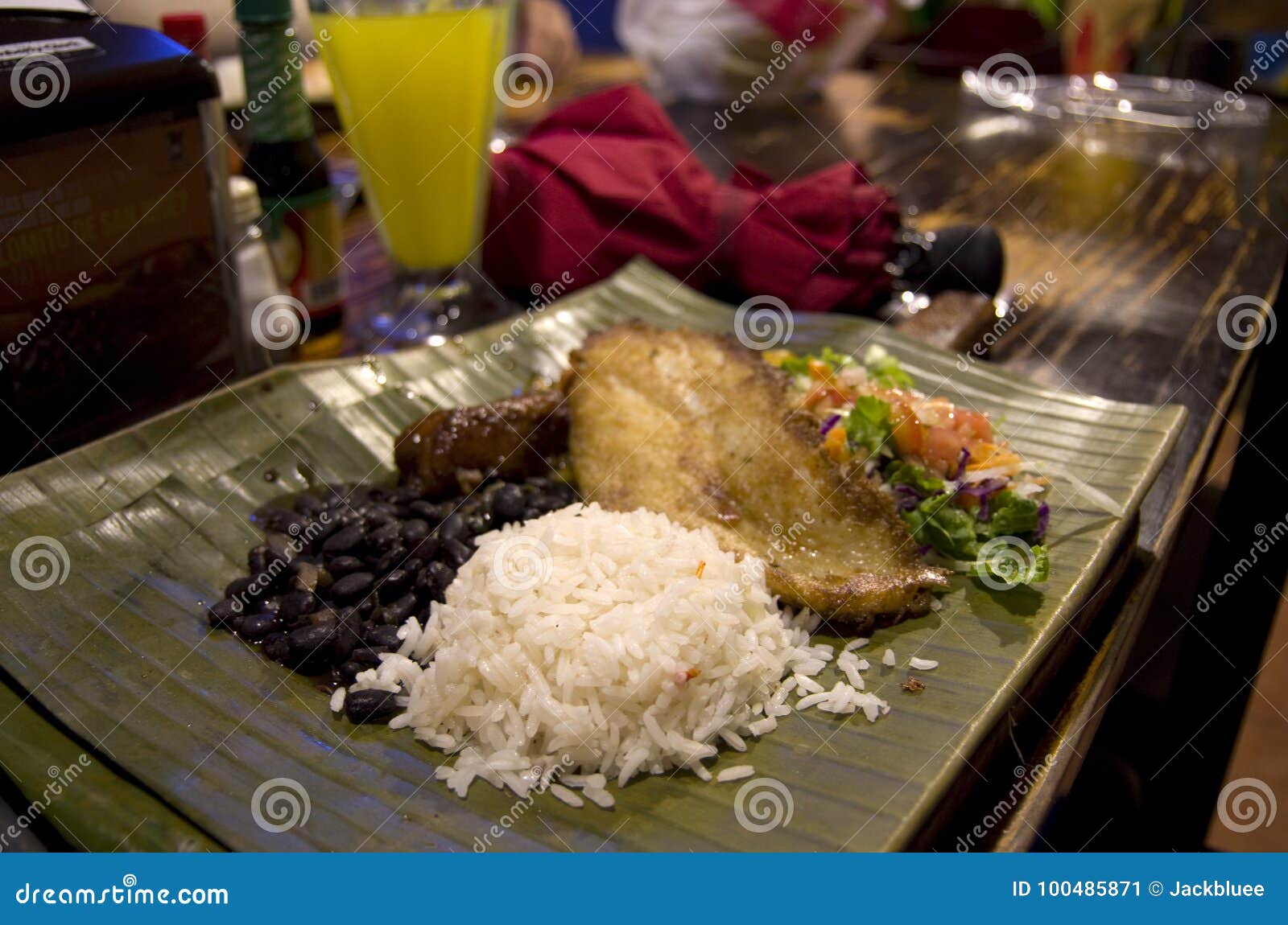 Comida Hispánica En El Restaurante De San Jose Imagen de archivo - Imagen  de licencia, josé: 100485871, image size:1600x1150