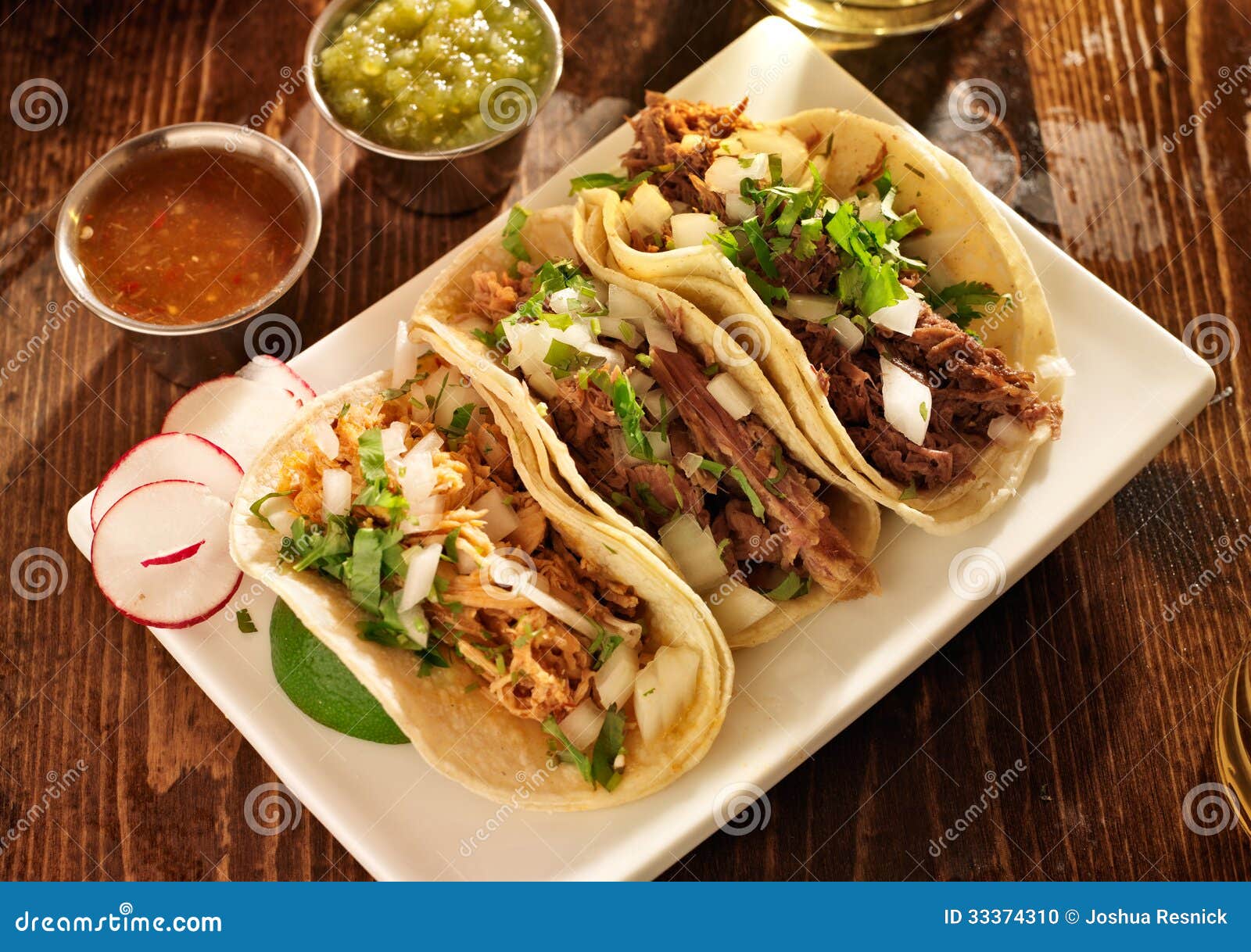 Comida Mexicana Auténtica Del Taco Foto de archivo - Imagen de