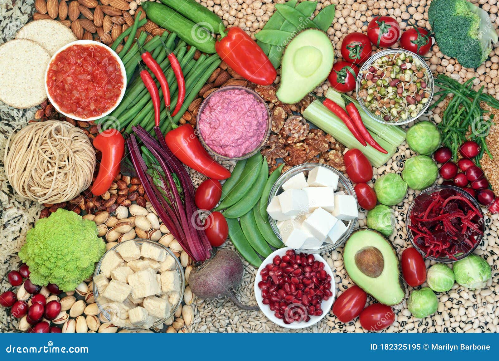 Comida Vegetariana Para Um Conceito De Planeta Saudável Imagem de Stock -  Imagem de salsa, planeta: 182325195