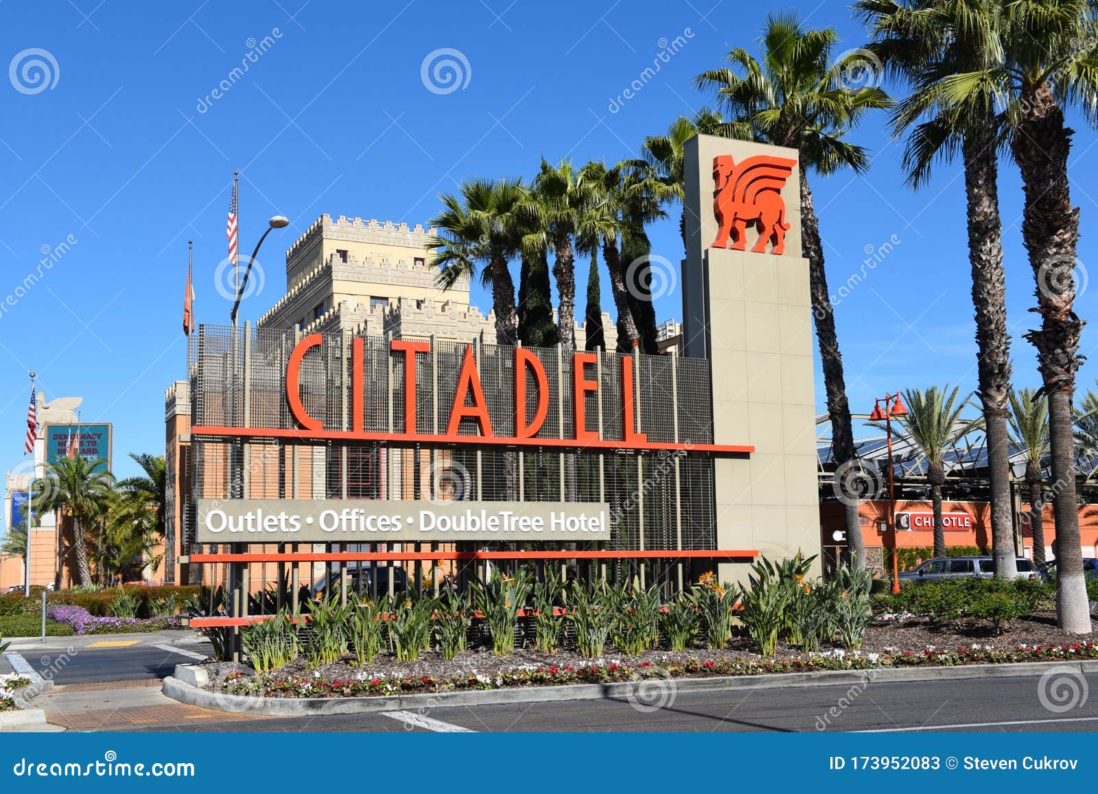 COMMERCE, CALIFORNIA - 26 FEB 2020: Citadel Outlet Mall Sign. Los Angeles Only Outlet Shopping ...