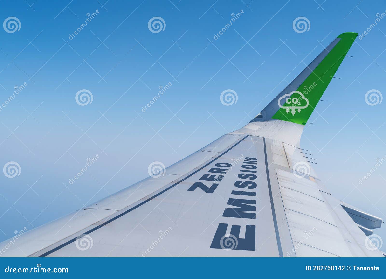 commercial aircraft wing with zero emissions and co2 reduction icon