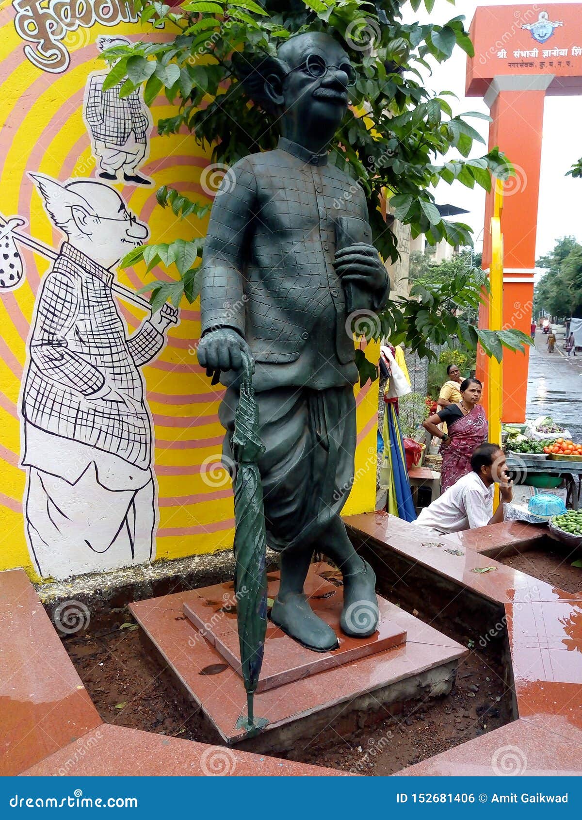 Common Man Statue Inspired by the Cartoon of Veteran Cartoonist   Editorial Photo - Image of india, common: 152681406