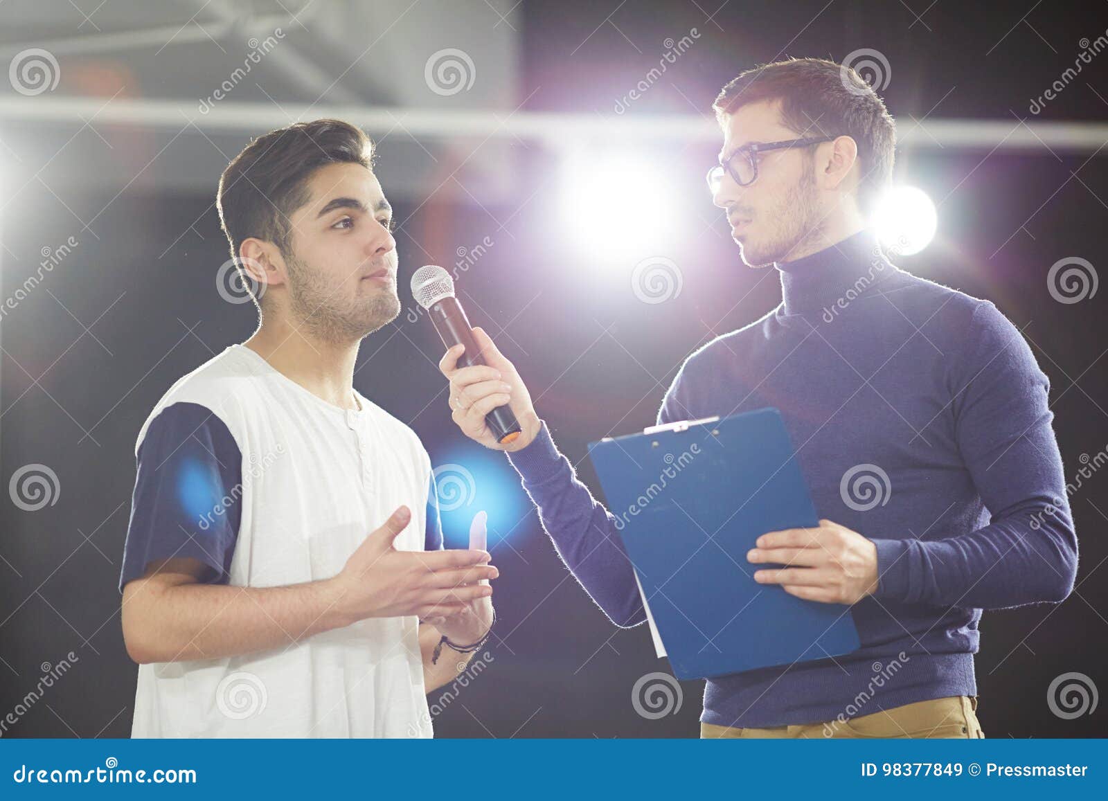 Communicating with Audience Stock Image Image of casual, businessman