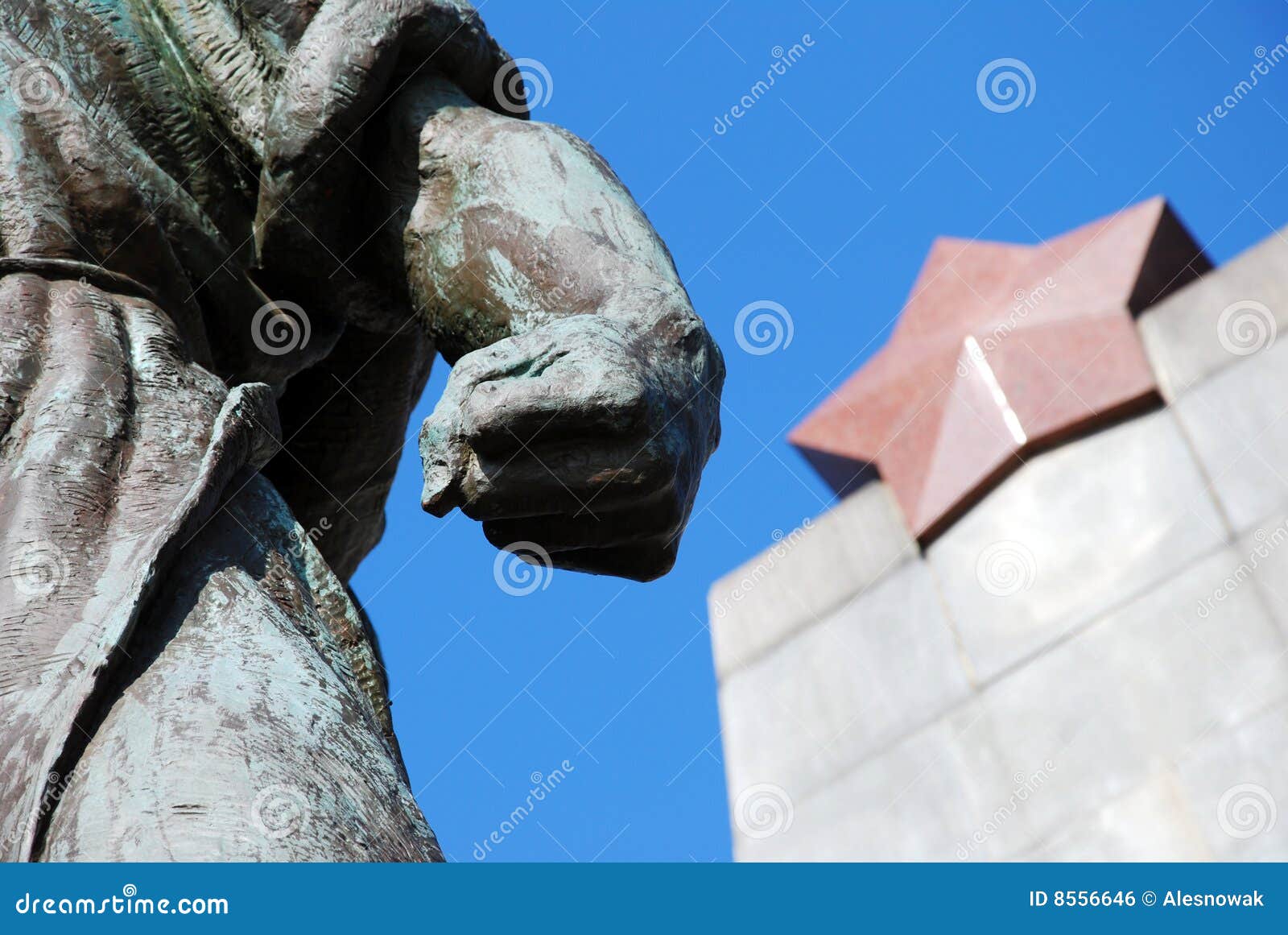 communism statue