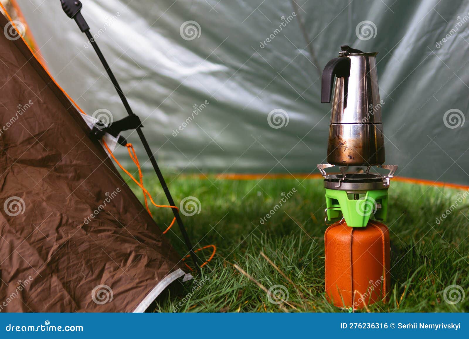 https://thumbs.dreamstime.com/z/compact-gas-burner-fuel-cylinder-covered-brown-leather-cover-geyser-coffee-maker-cooking-field-portable-camping-276236316.jpg